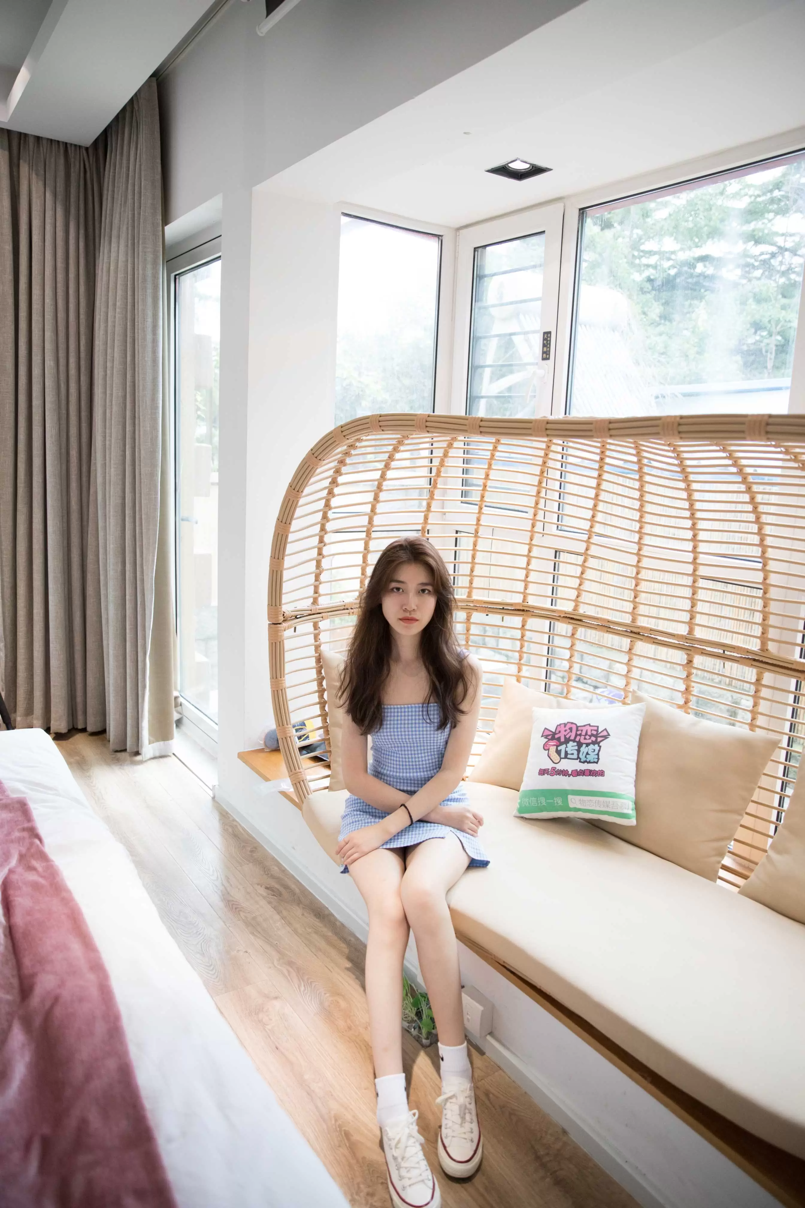 物恋传媒 No.198 佳琪-帆布鞋与小白棉袜 [173P+1V3.91G] - 秀人网免费无水印在线套图写真