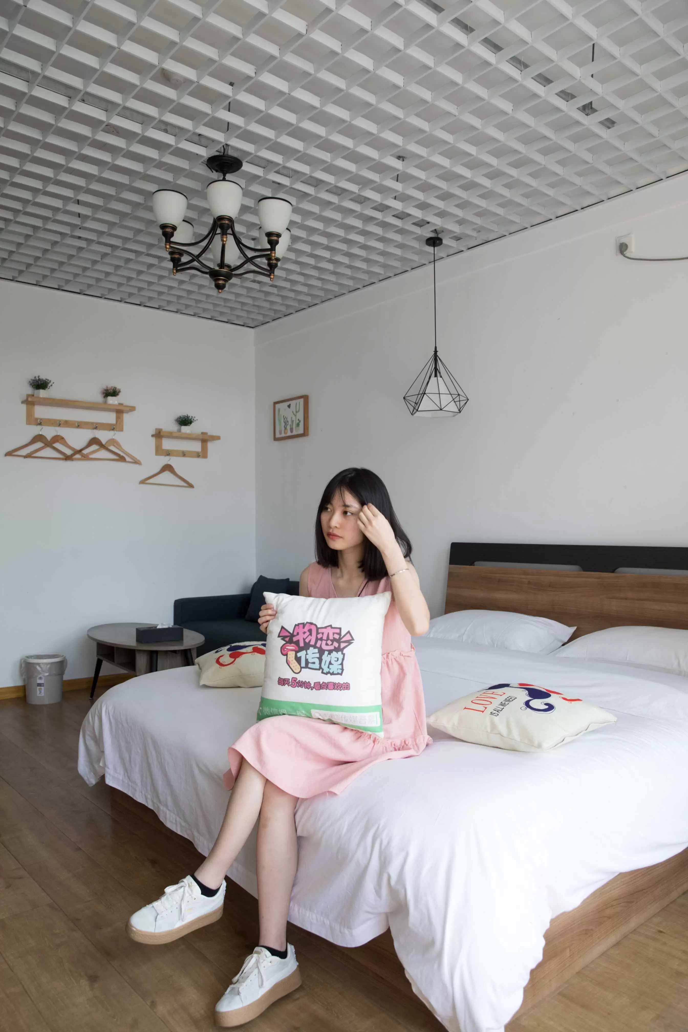 物恋传媒 No.169 晨曦-粉红色的少女梦 [139P+1V3.63G] - 秀人网免费无水印在线套图写真