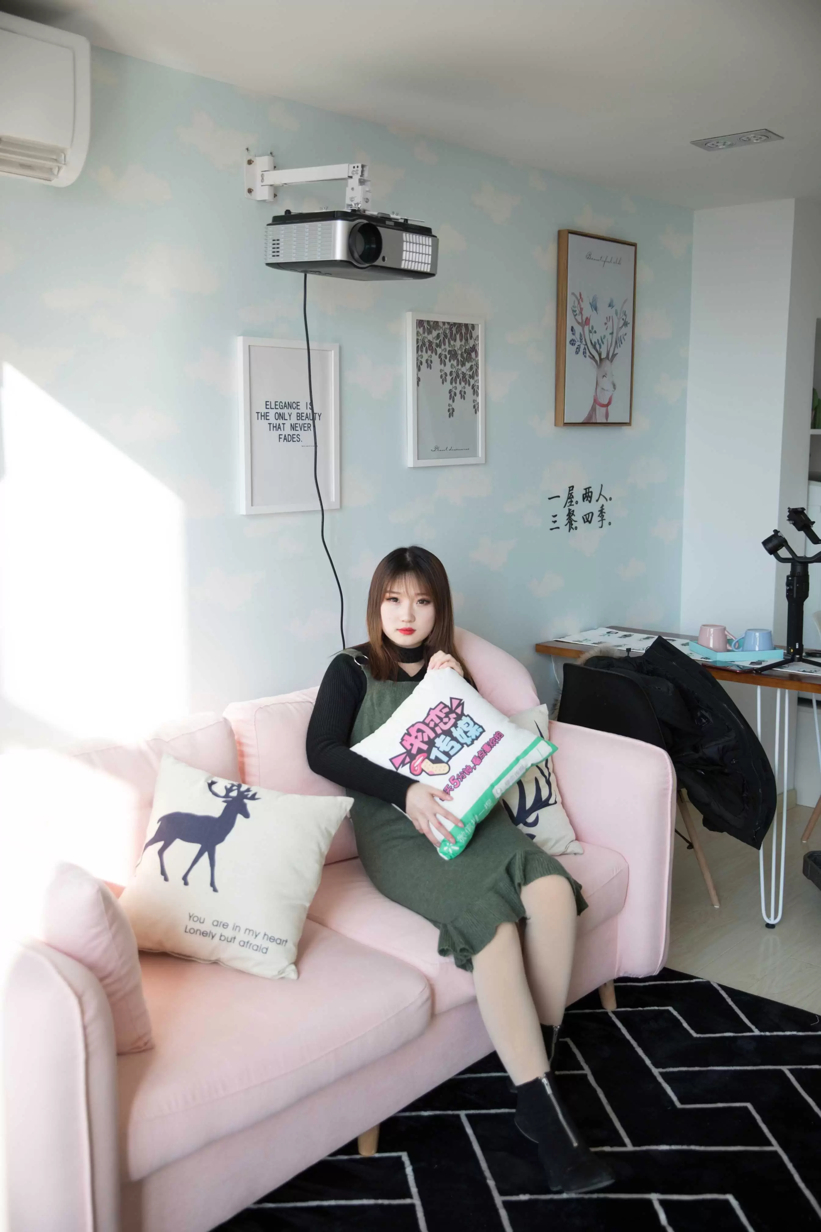 物恋传媒 No.144 拓拓-五一快乐哦 [139P+1V2.23G] - 秀人网免费无水印在线套图写真