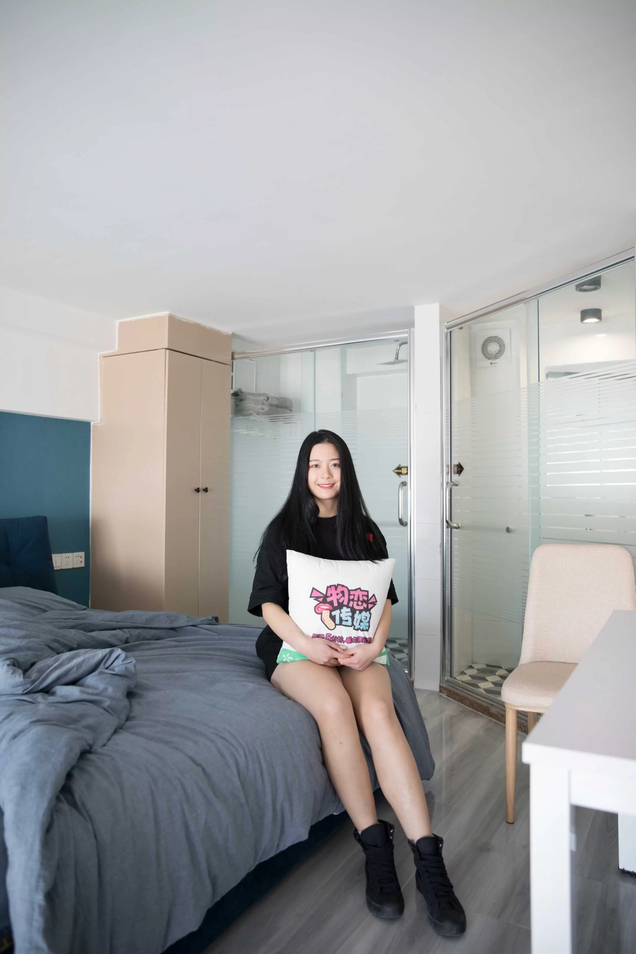 物恋传媒 No.140 铛铛-美，无需比较~ [1461V1.96G] - 秀人网免费无水印在线套图写真