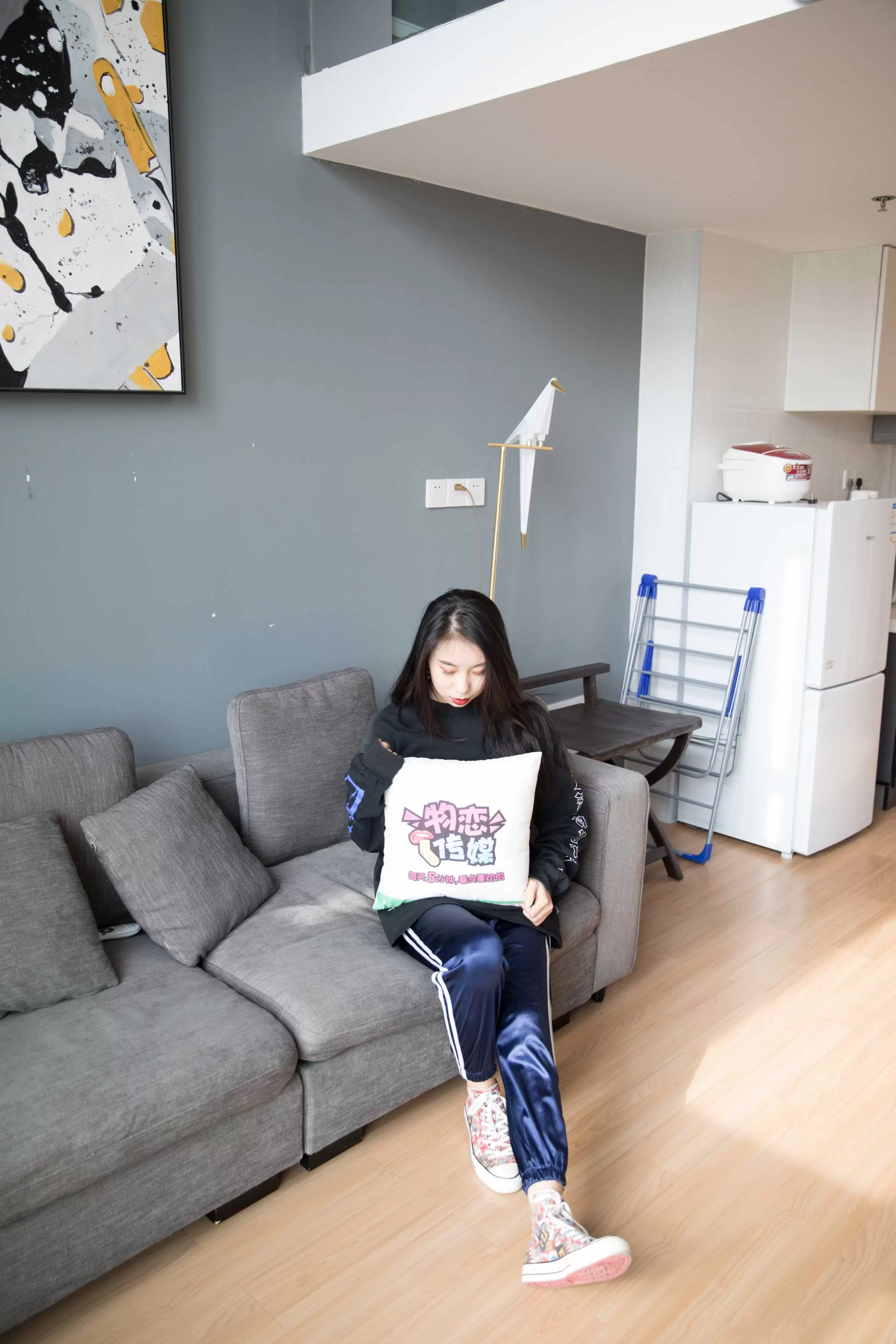 物恋传媒 No.130 璐璐-花团锦簇帆布鞋之美 [177P+1V3.29GB] - 秀人网免费无水印在线套图写真