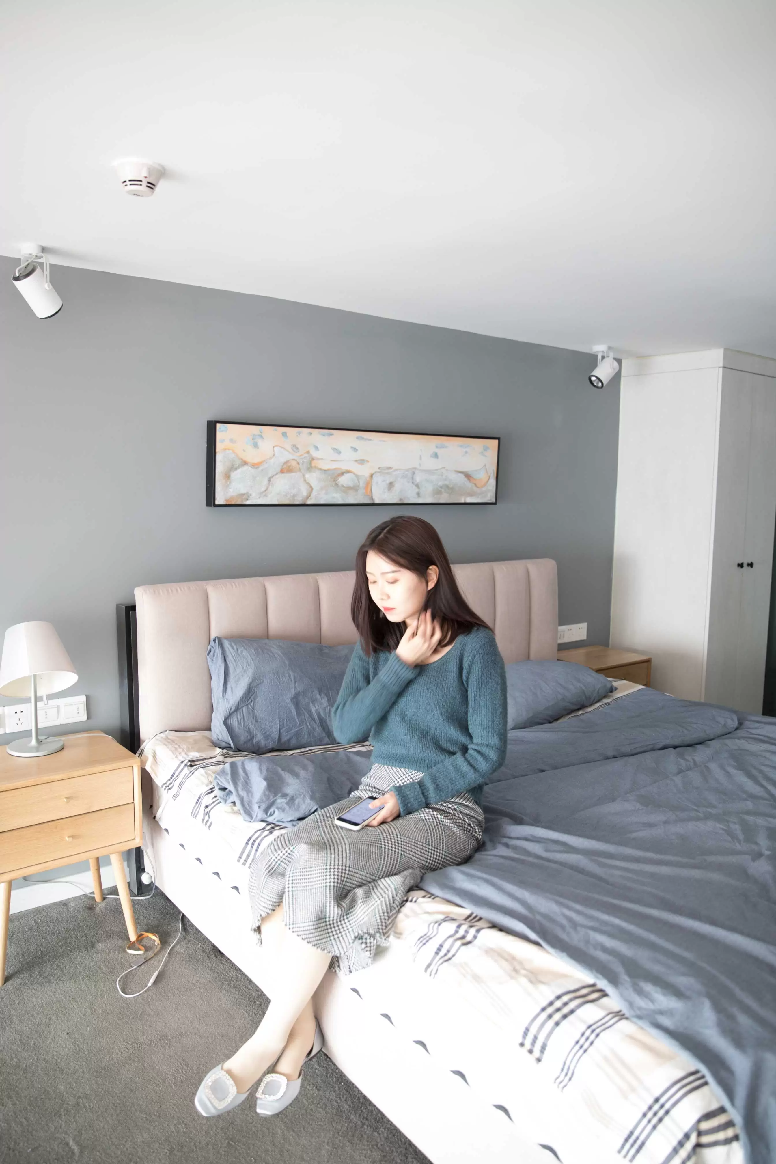 物恋传媒 No.124 可儿-床边的秀 [99P+1V2.05GB] - 秀人网免费无水印在线套图写真