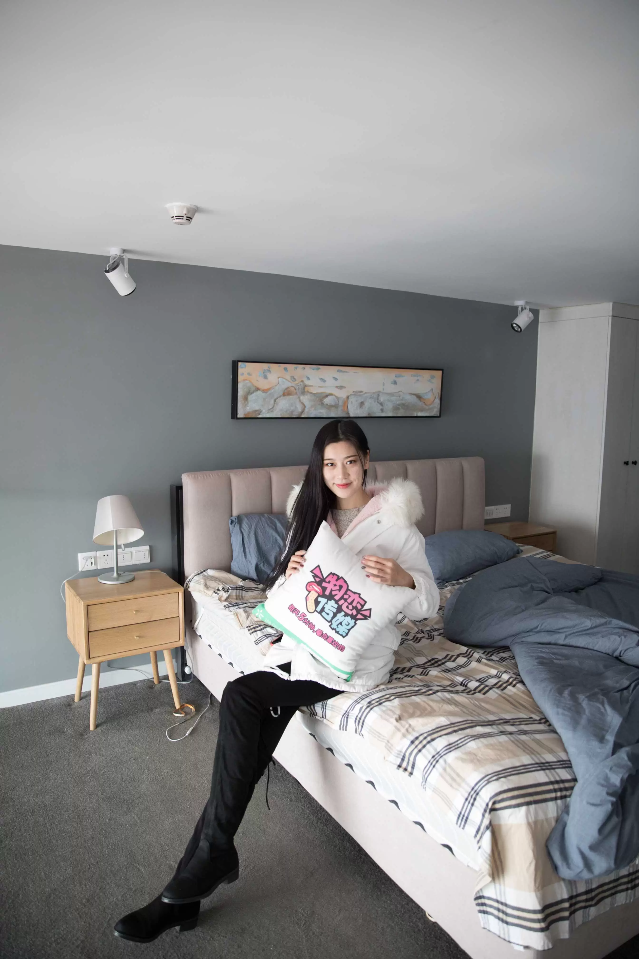 物恋传媒 No.101 苏镶-气质女神的过膝长靴 [188P+1V3.27GB] - 秀人网免费无水印在线套图写真