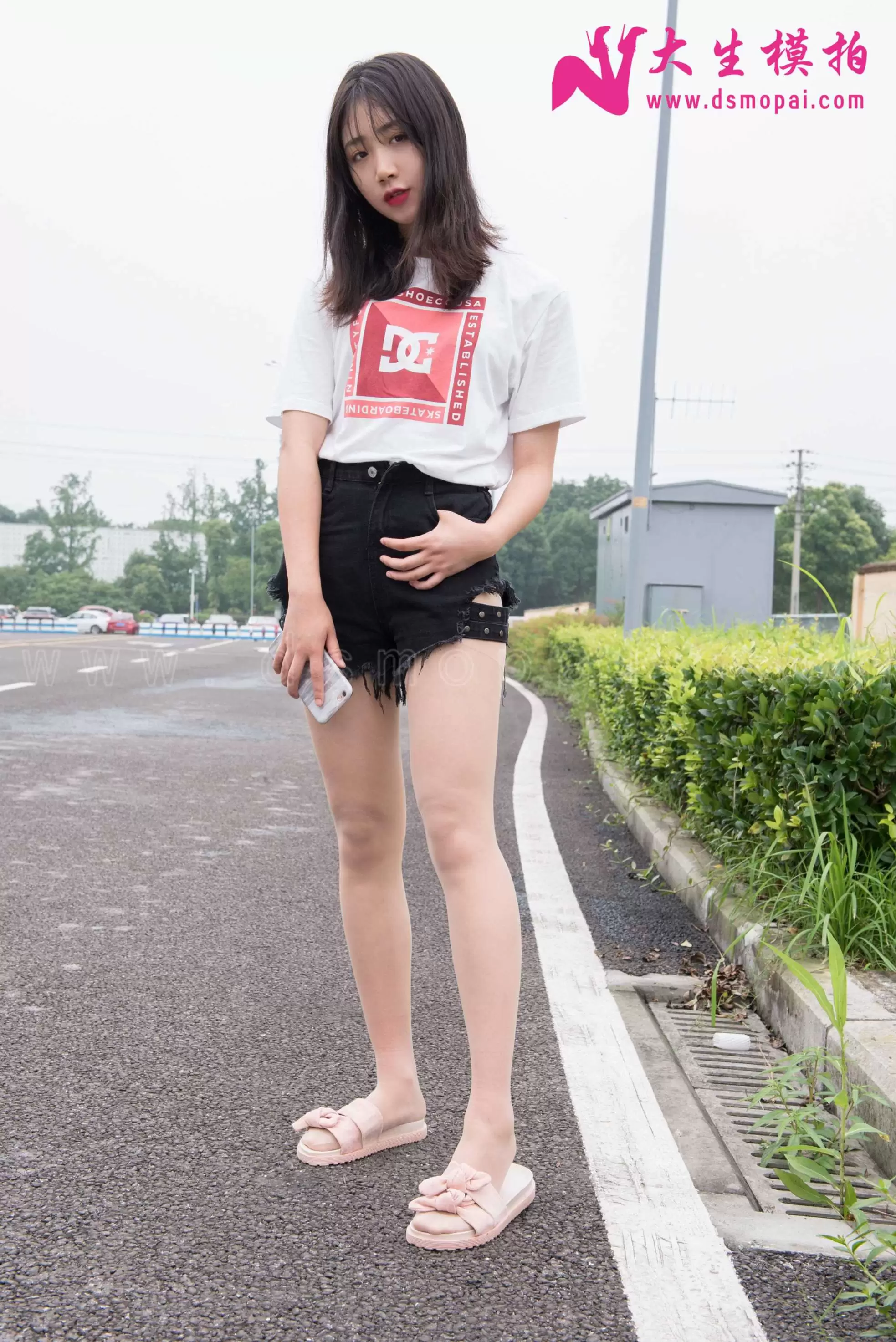 大生模拍 No.136 珠珠 压马路的肉丝腿 [36P1v335MB] - 秀人网免费无水印在线套图写真