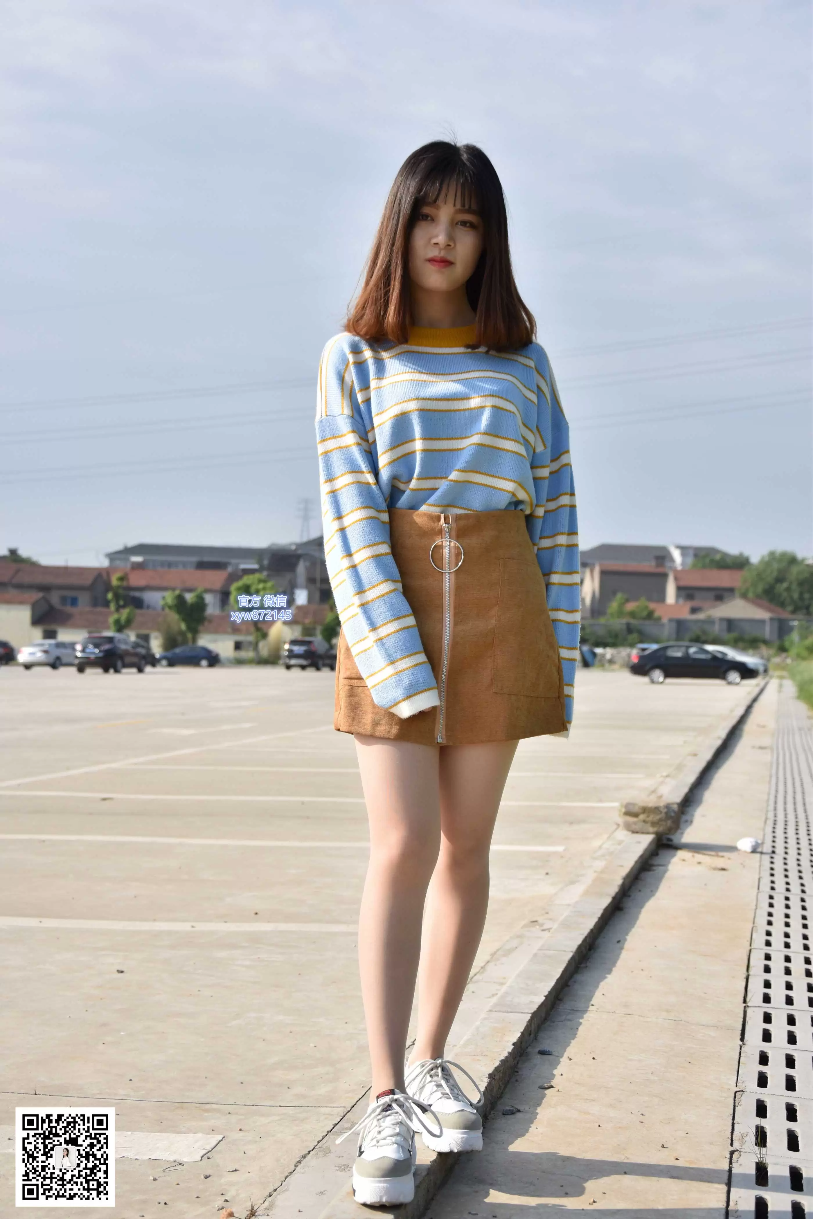 大生模拍 No.018 欣欣-青青芳草地 悠悠丝袜情 [49P202MB] - 秀人网免费无水印在线套图写真