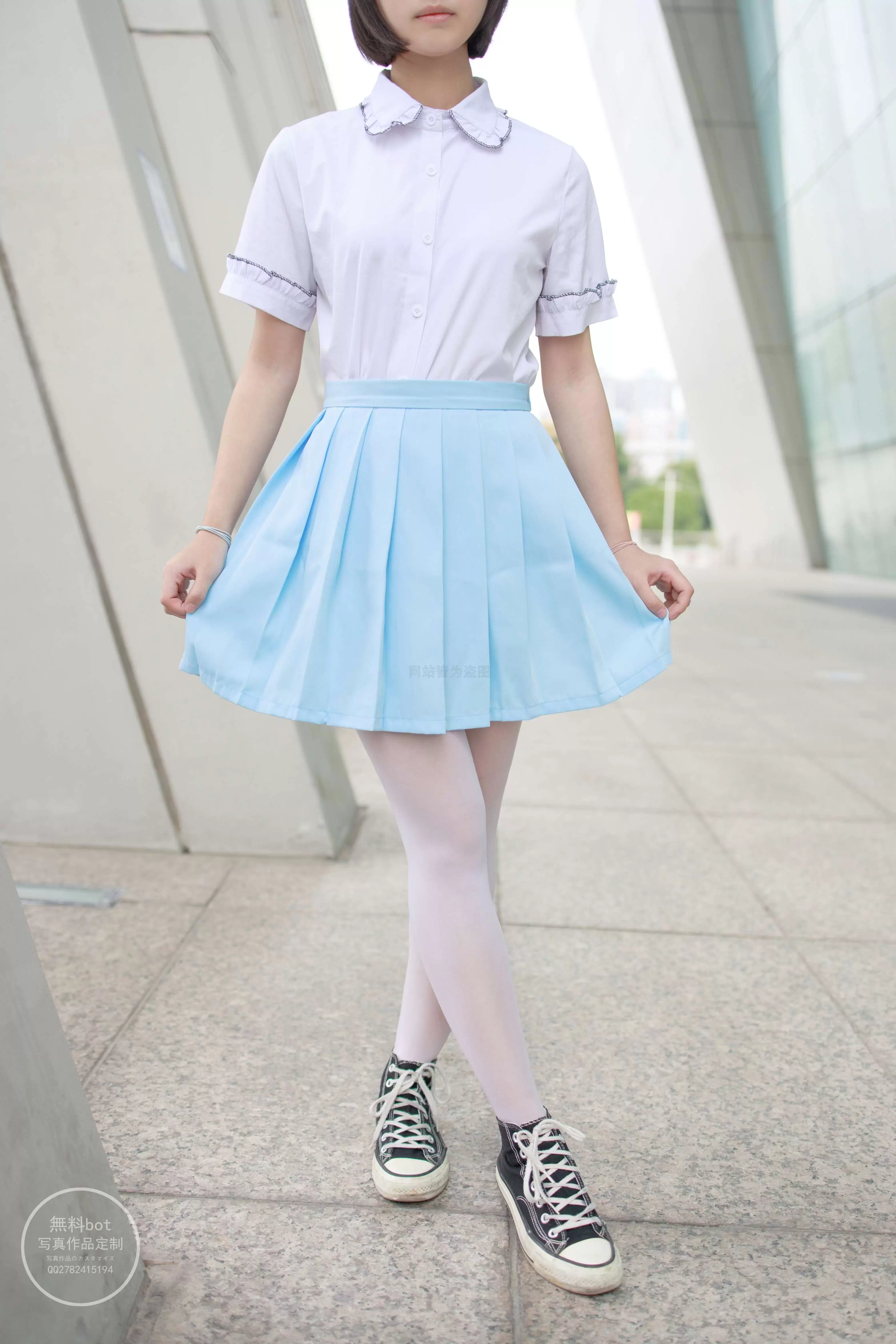 有料 NO.005 小茵 公园白丝 [68P／862MB] - 秀人网免费无水印在线套图写真