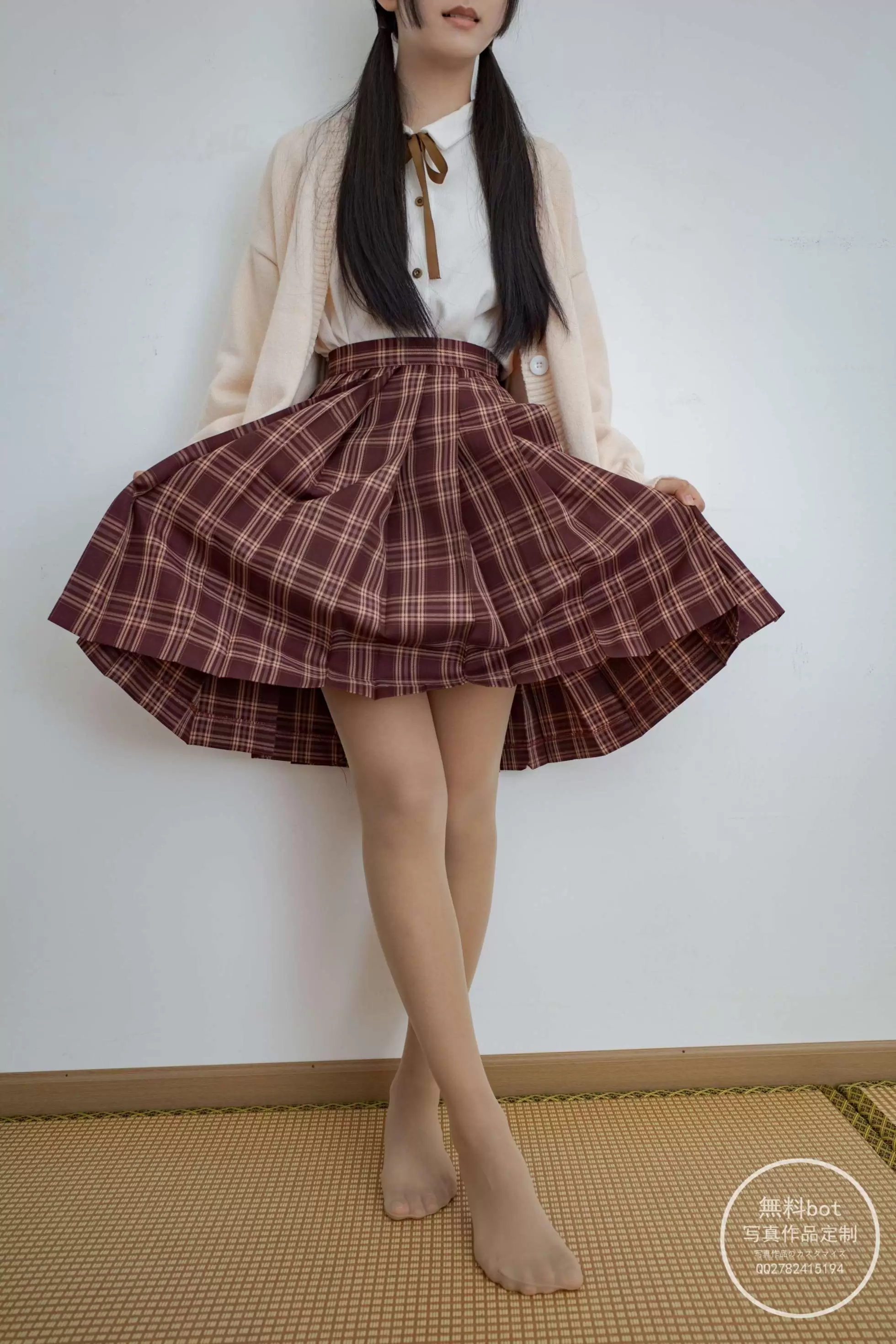 有料 NO.003 依依 肉丝百褶小红裙 [95P／1.16G] - 秀人网免费无水印在线套图写真