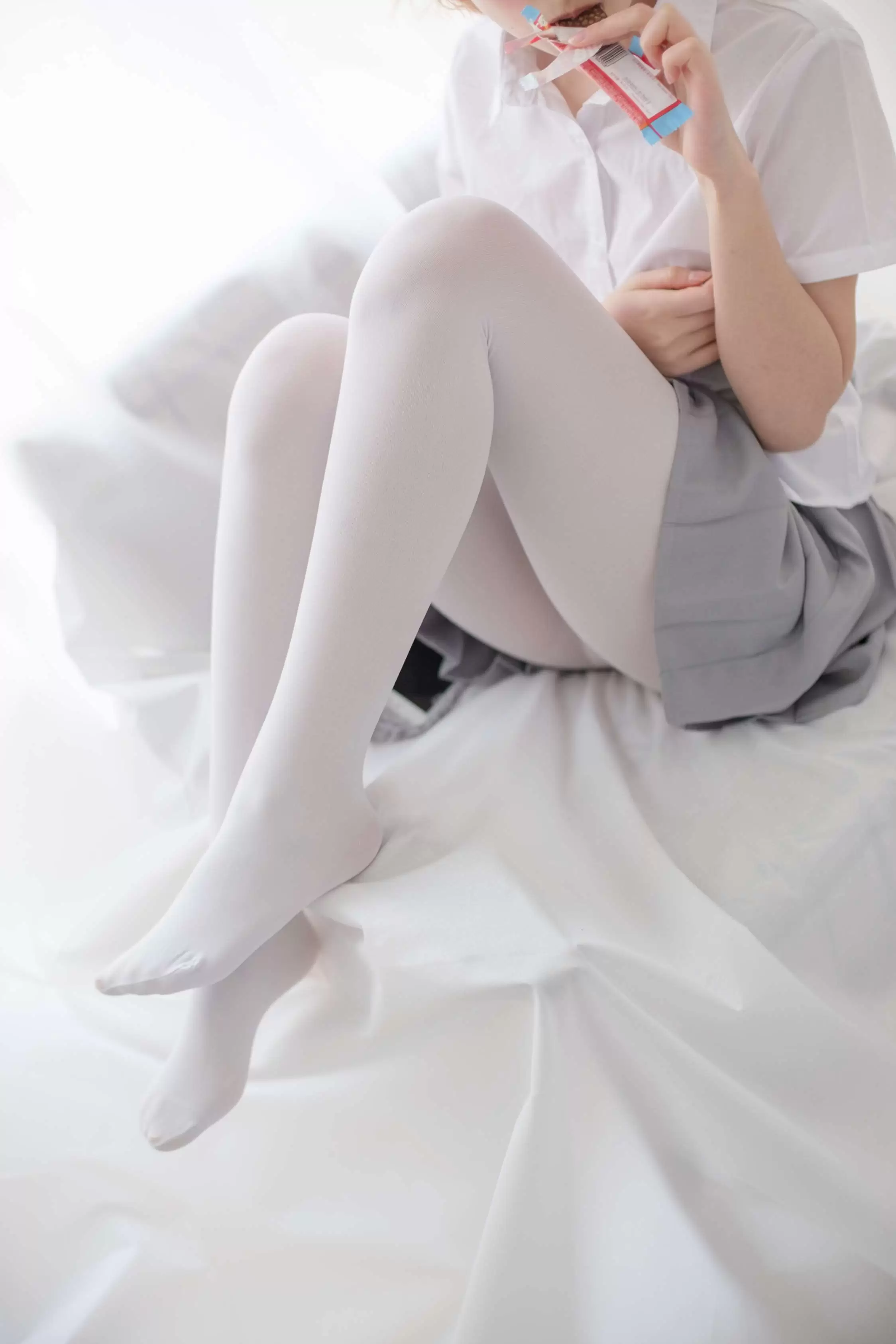 R15-045 白丝学妹休憩空间 [109P-545MB] - 秀人网免费无水印在线套图写真