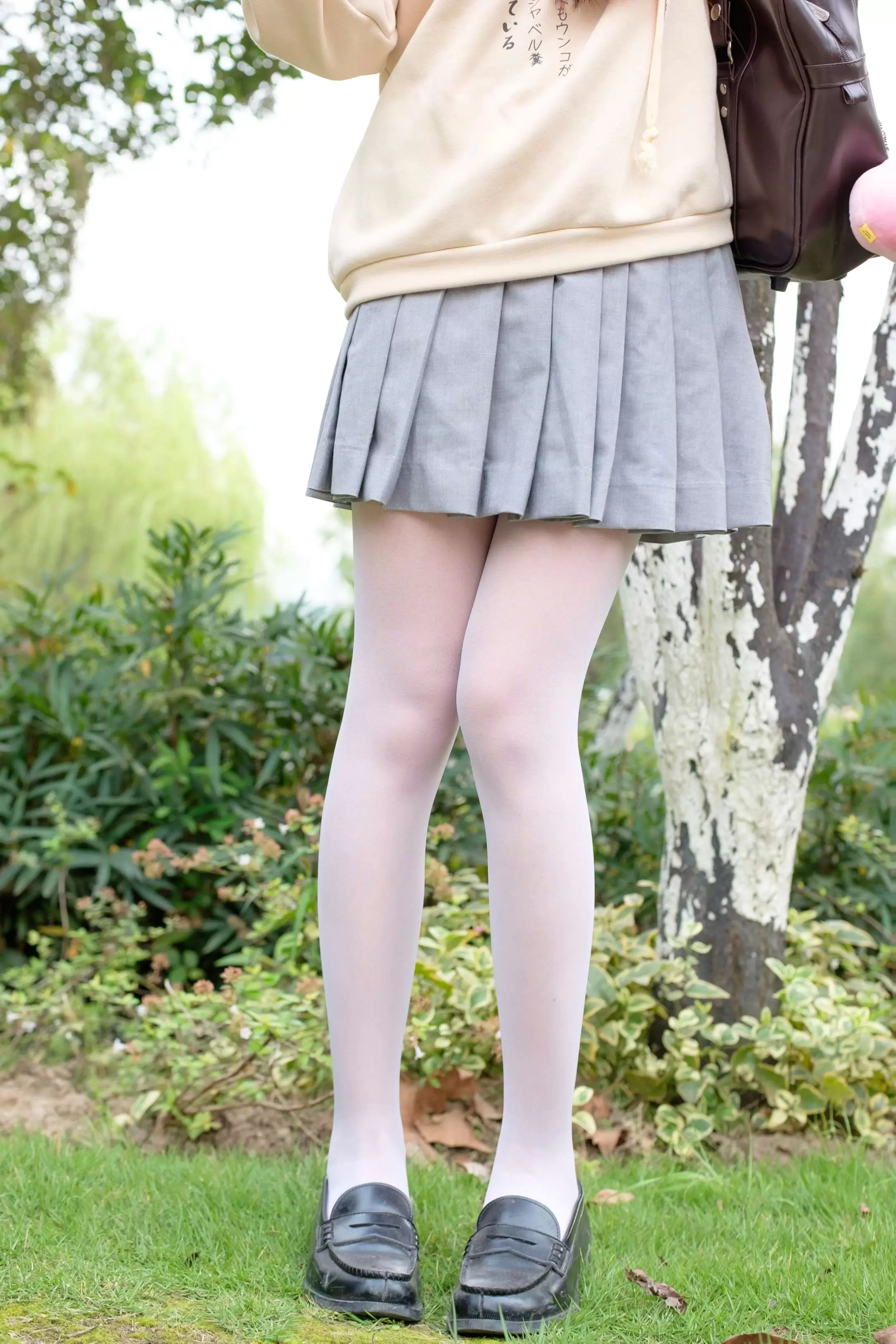 R15-040 户外白丝短裙 [131P-864MB] - 秀人网免费无水印在线套图写真