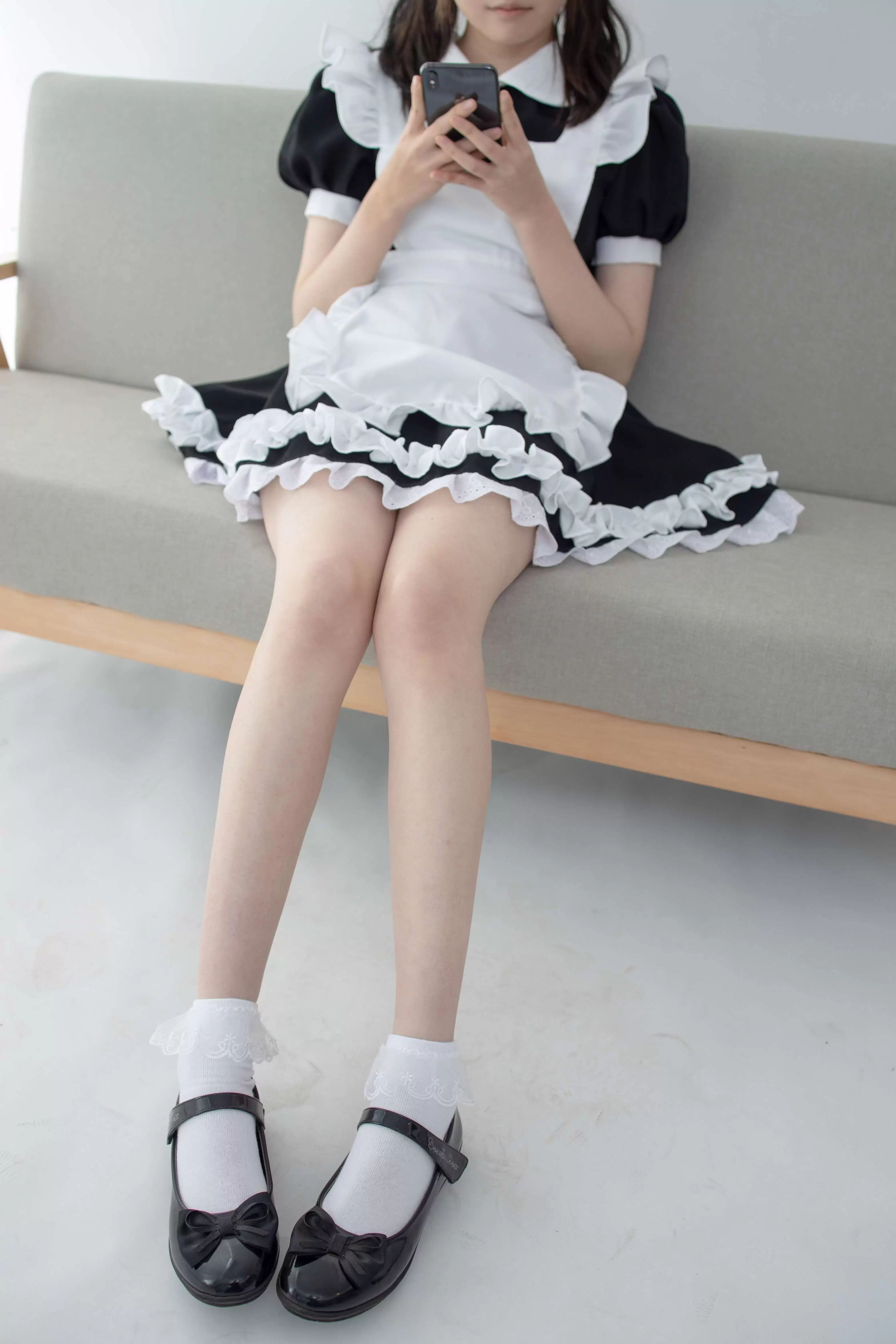 JKFUN-051 Aika 百圆定制2-2 蕾丝花边短袜女仆 [32P+1V-2.06G] - 秀人网免费无水印在线套图写真