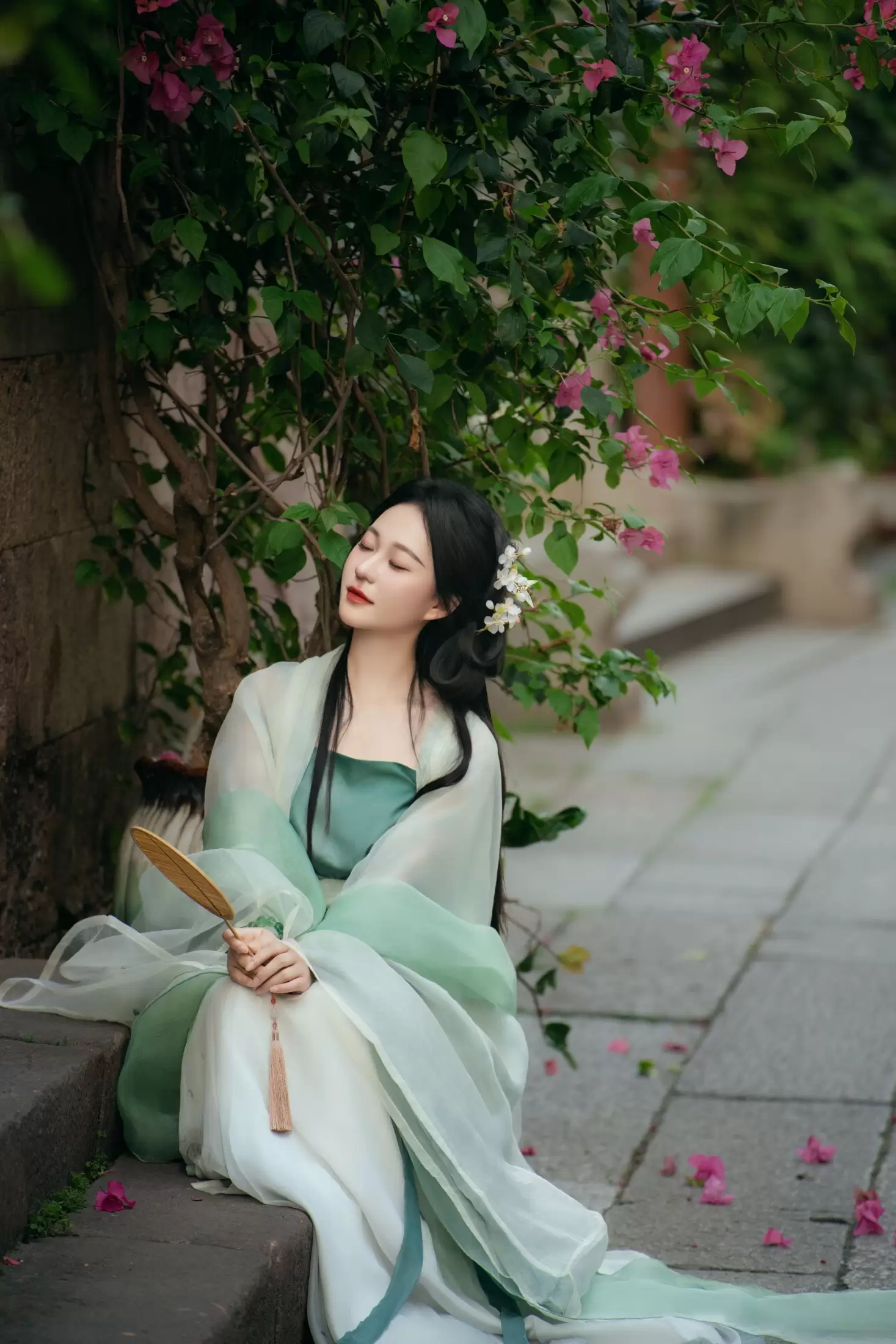 無月 – 《浮生暂寄梦中梦，世事如闻风里风》[25P] - 秀人网免费无水印在线套图写真