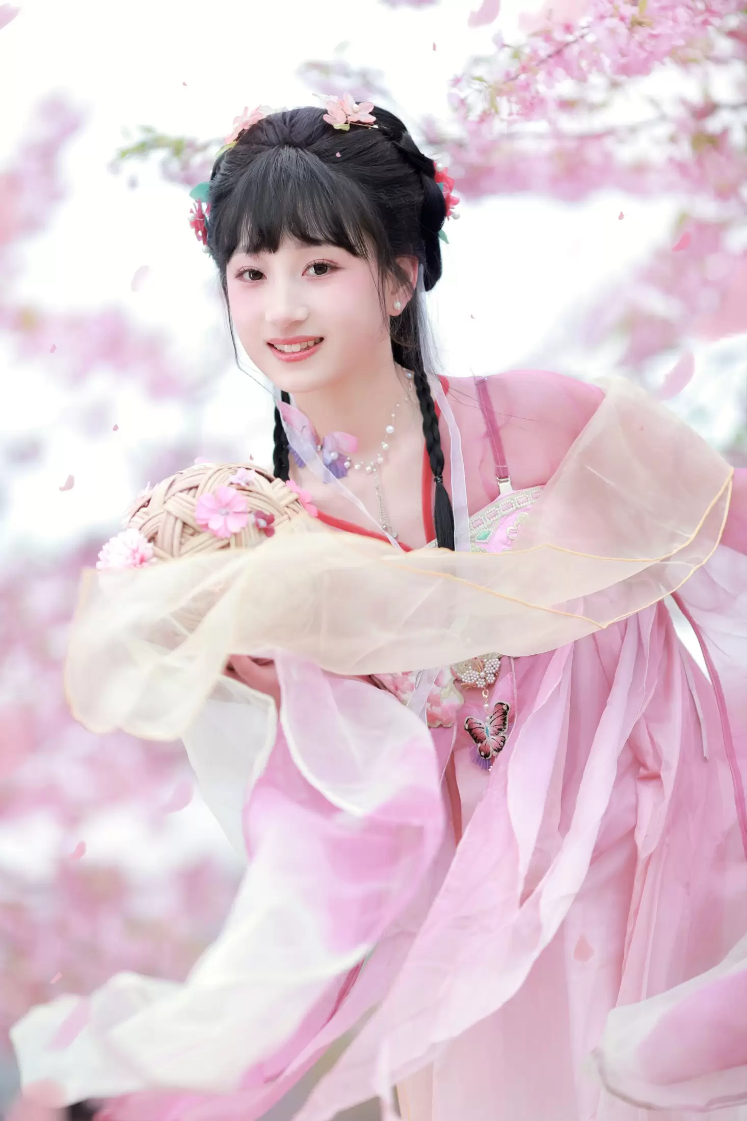 小王碎彬彬 – 《落樱》[13P] - 秀人网免费无水印在线套图写真