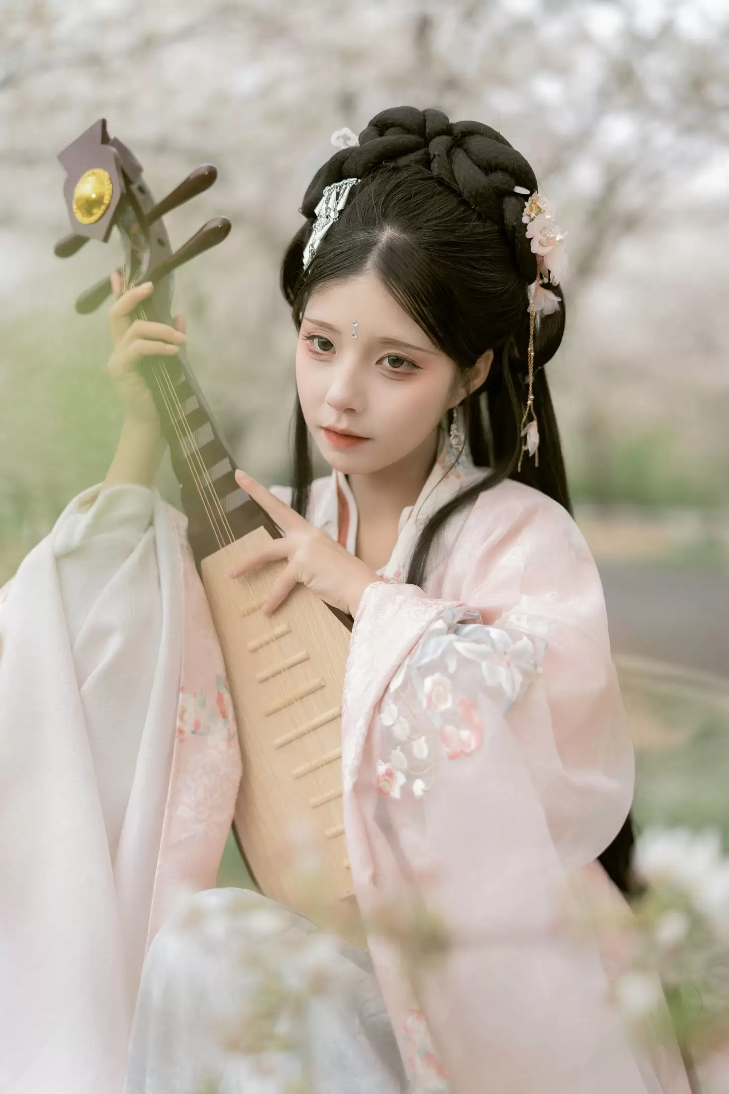 顾言一 – 《樱花林 琵琶情》[32P] - 秀人网免费无水印在线套图写真