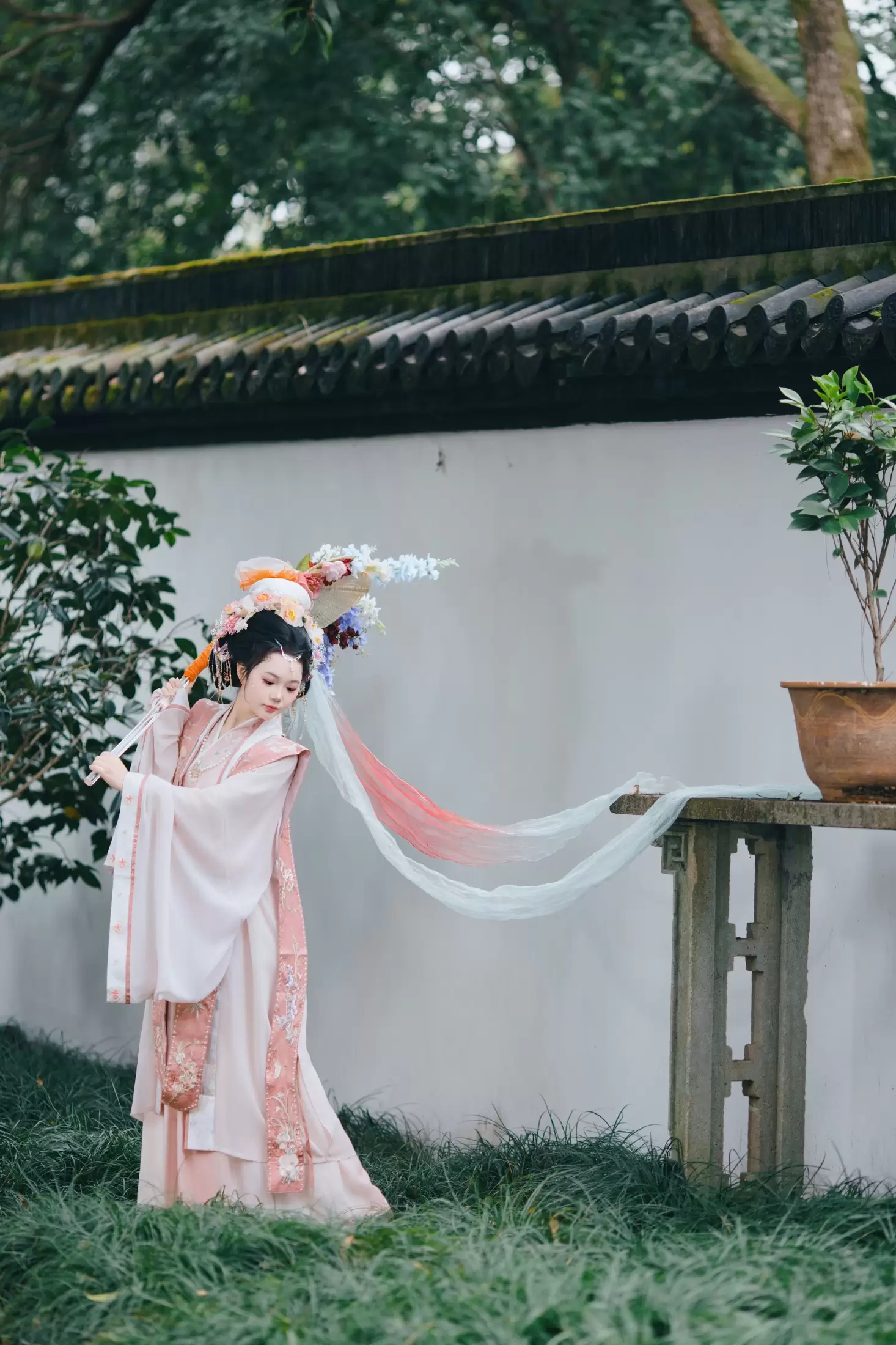 焦糖马奇朵 – 《珠光点染三白妆，墨云深处见芳华》[15P] - 秀人网免费无水印在线套图写真