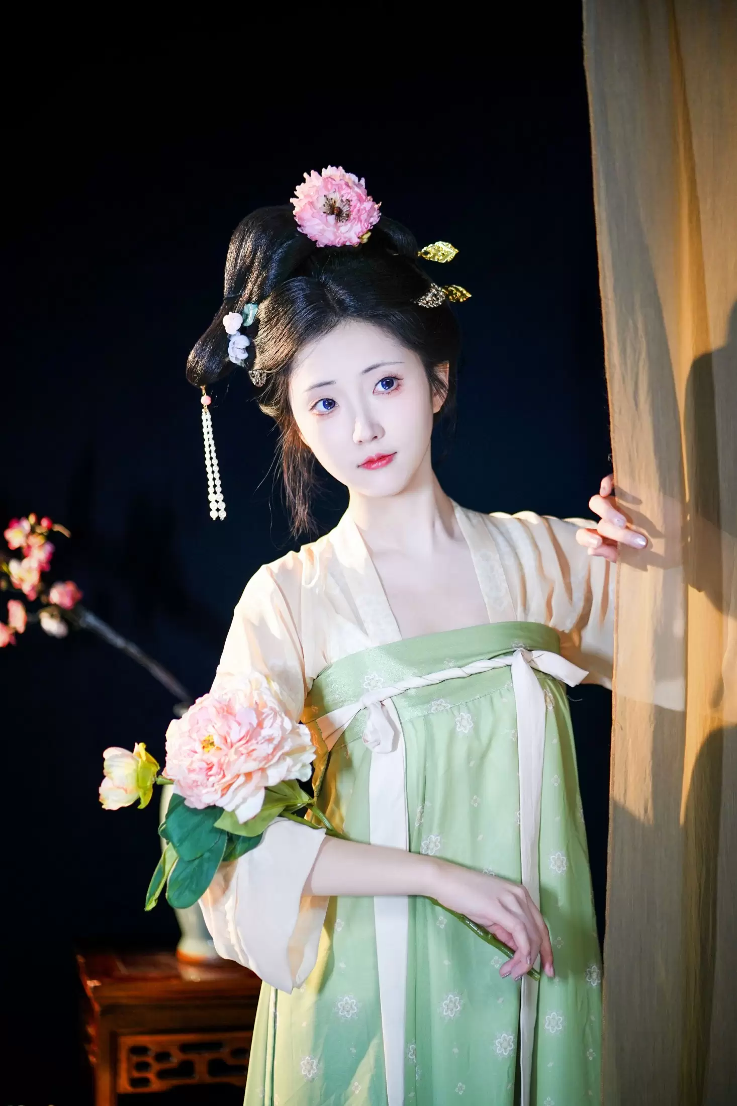 兔牙w – 《国色芳华》[19P] - 秀人网免费无水印在线套图写真