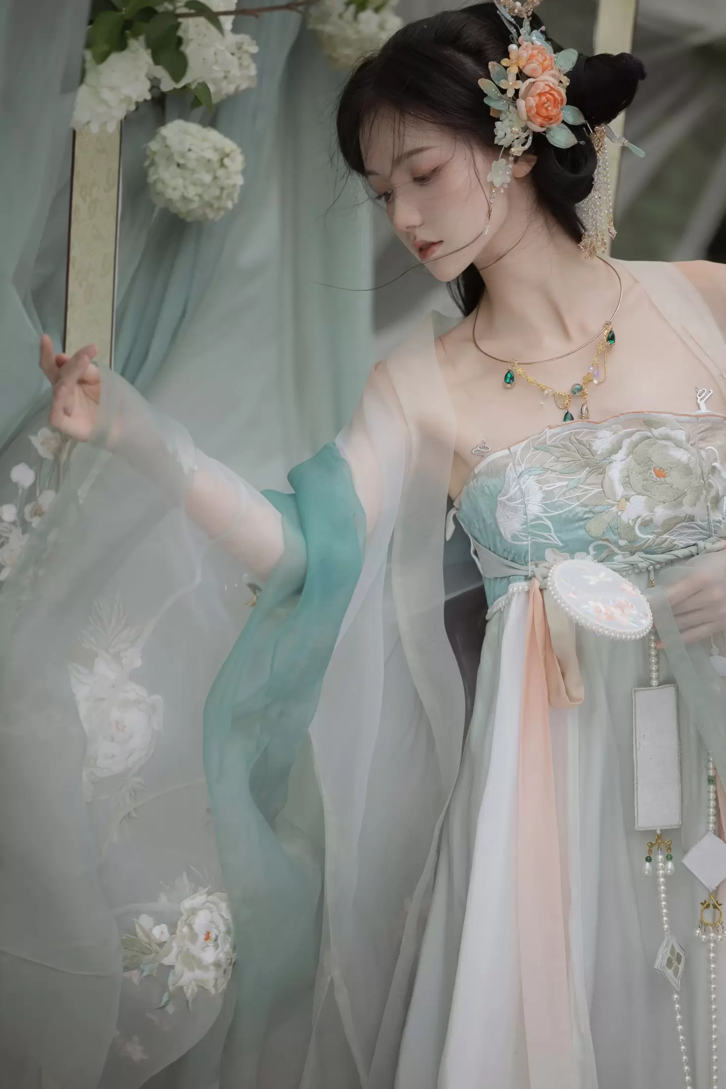 抱走柒柒 – 《看尽长安花》[15P] - 秀人网免费无水印在线套图写真