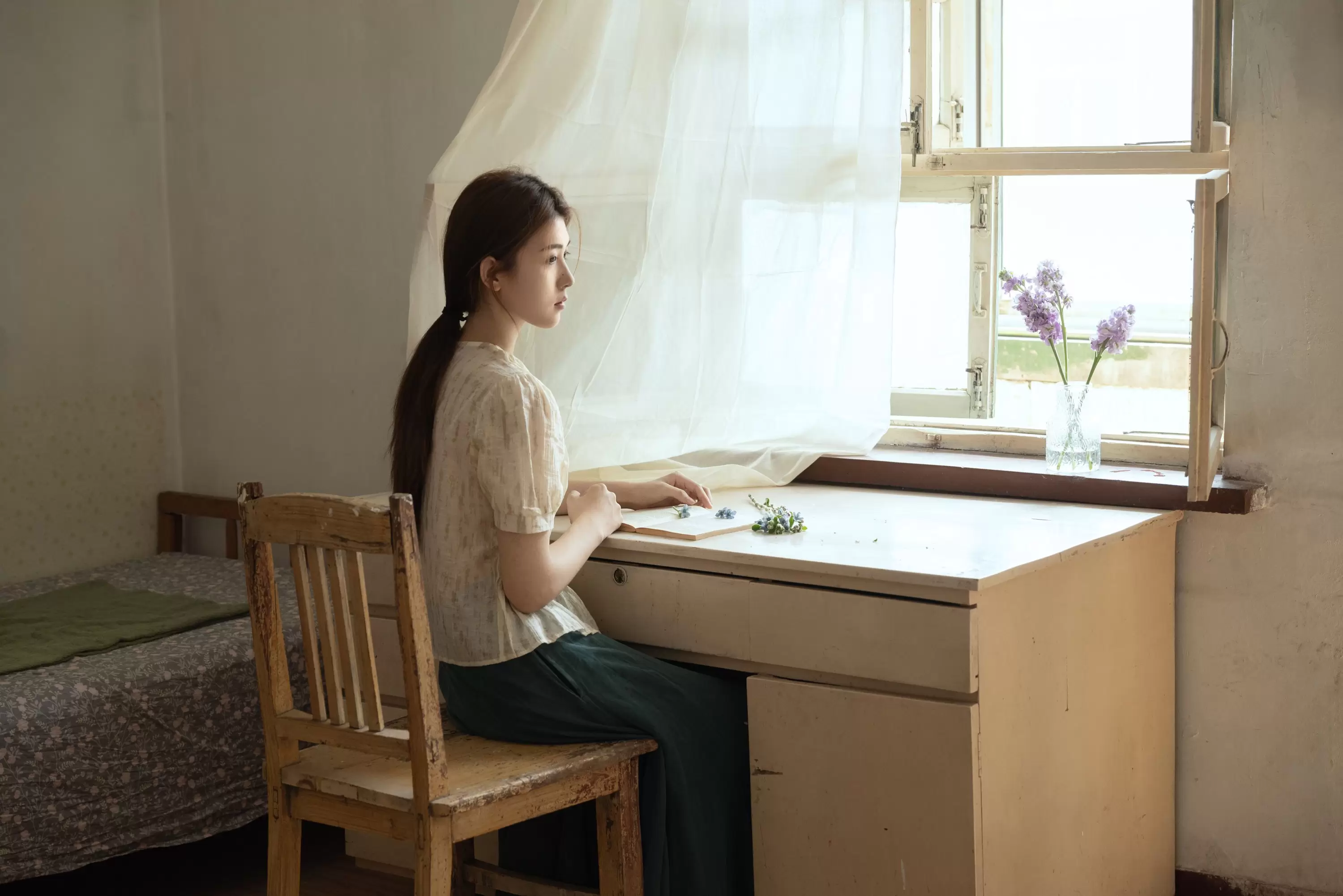 小雨 – 《青春像褪色的旧照片，暗淡无光》[34P] - 秀人网免费无水印在线套图写真