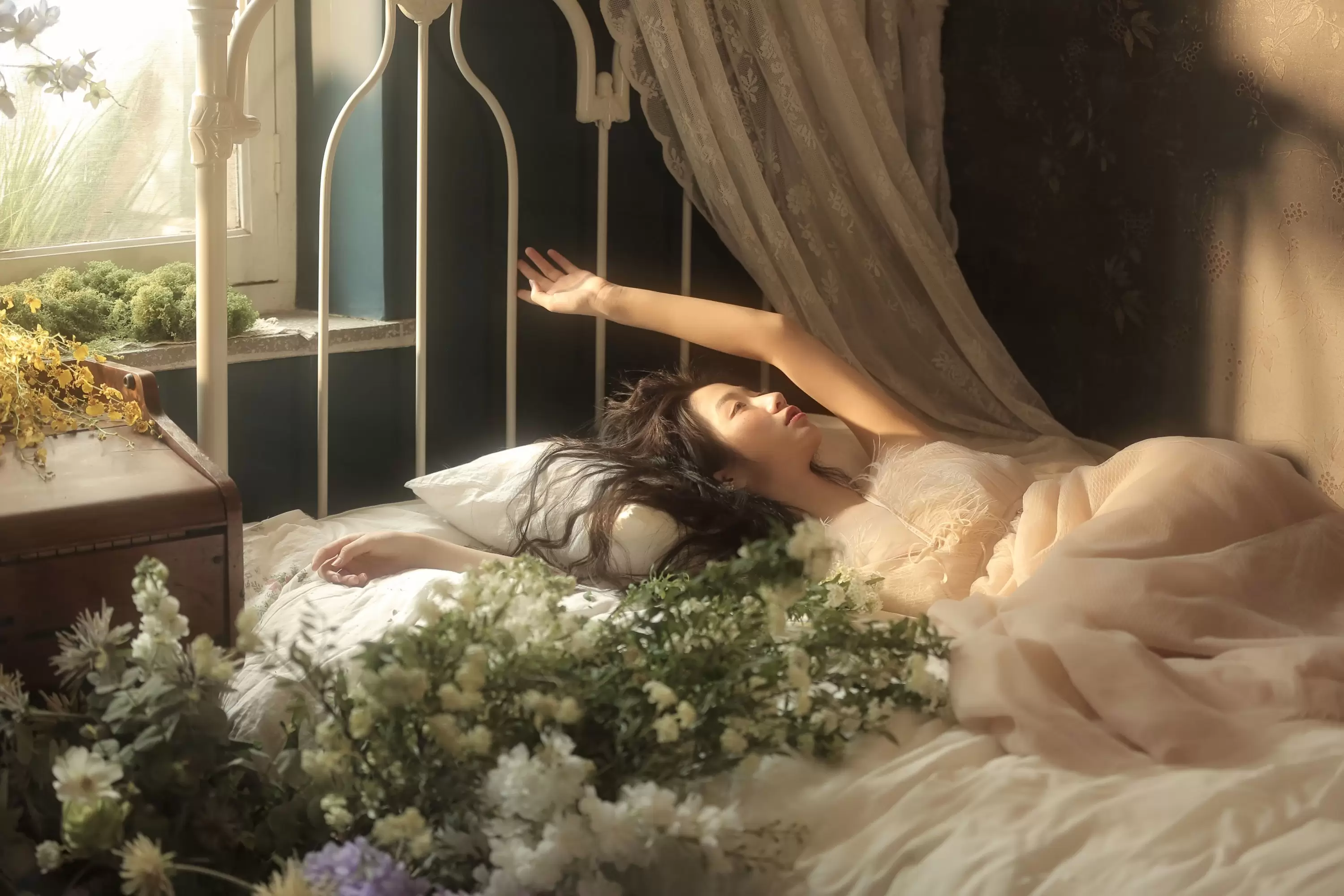 姚-胖胖 – 《枕花而眠》[24P] - 秀人网免费无水印在线套图写真