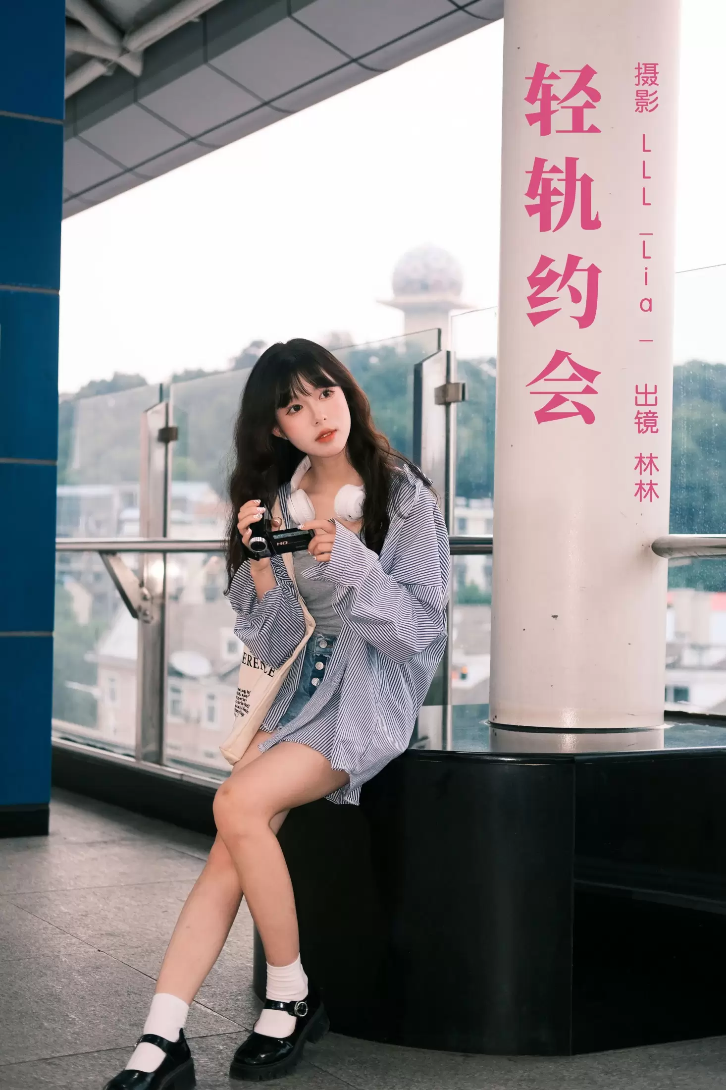 三三捕梦日记 – 《轻轨约会》[23P] - 秀人网免费无水印在线套图写真