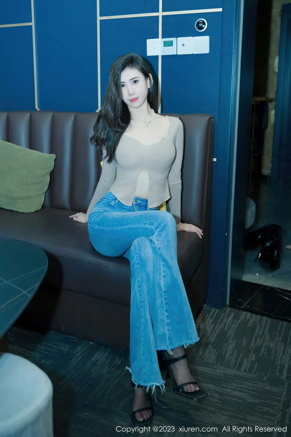 XiuRen 秀人 No.7041 章芃芃 魅惑黑丝性感写真 [56P] - 秀人网免费无水印在线套图写真