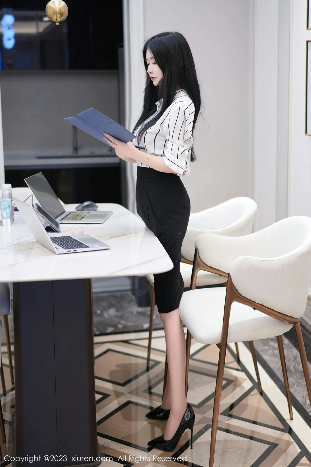 XiuRen 秀人 No.6845 laura阿姣 妩媚欲滴性感写真 [74P] - 秀人网免费无水印在线套图写真