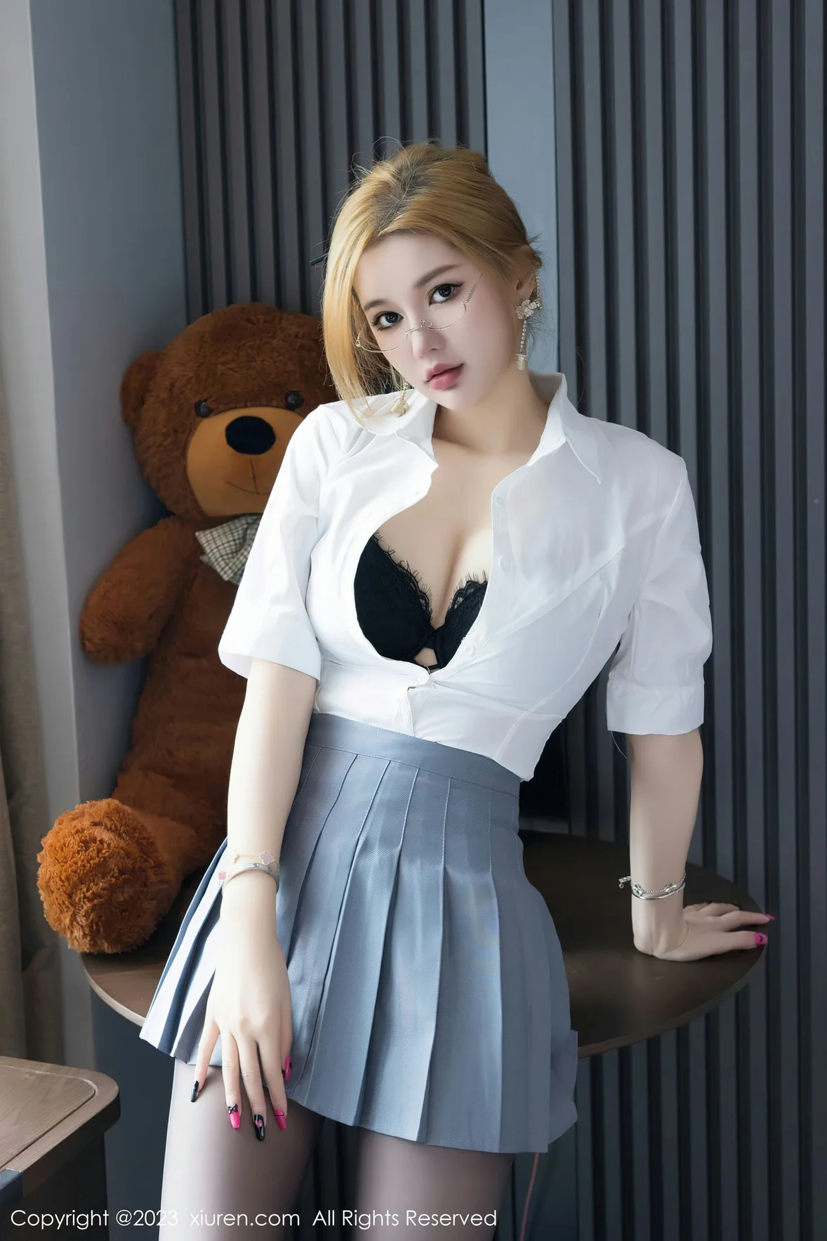 XiuRen 秀人 No.6836 杨可可coco 魅惑黑丝性感写真 [92P] - 秀人网免费无水印在线套图写真