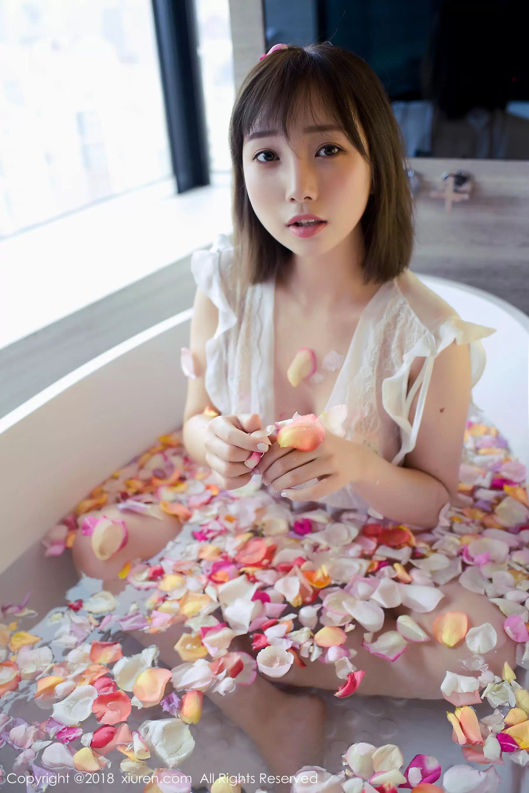 枝恩《短发百变大美女》 秀人网XIUREN No.981 - 秀人网免费无水印在线套图写真