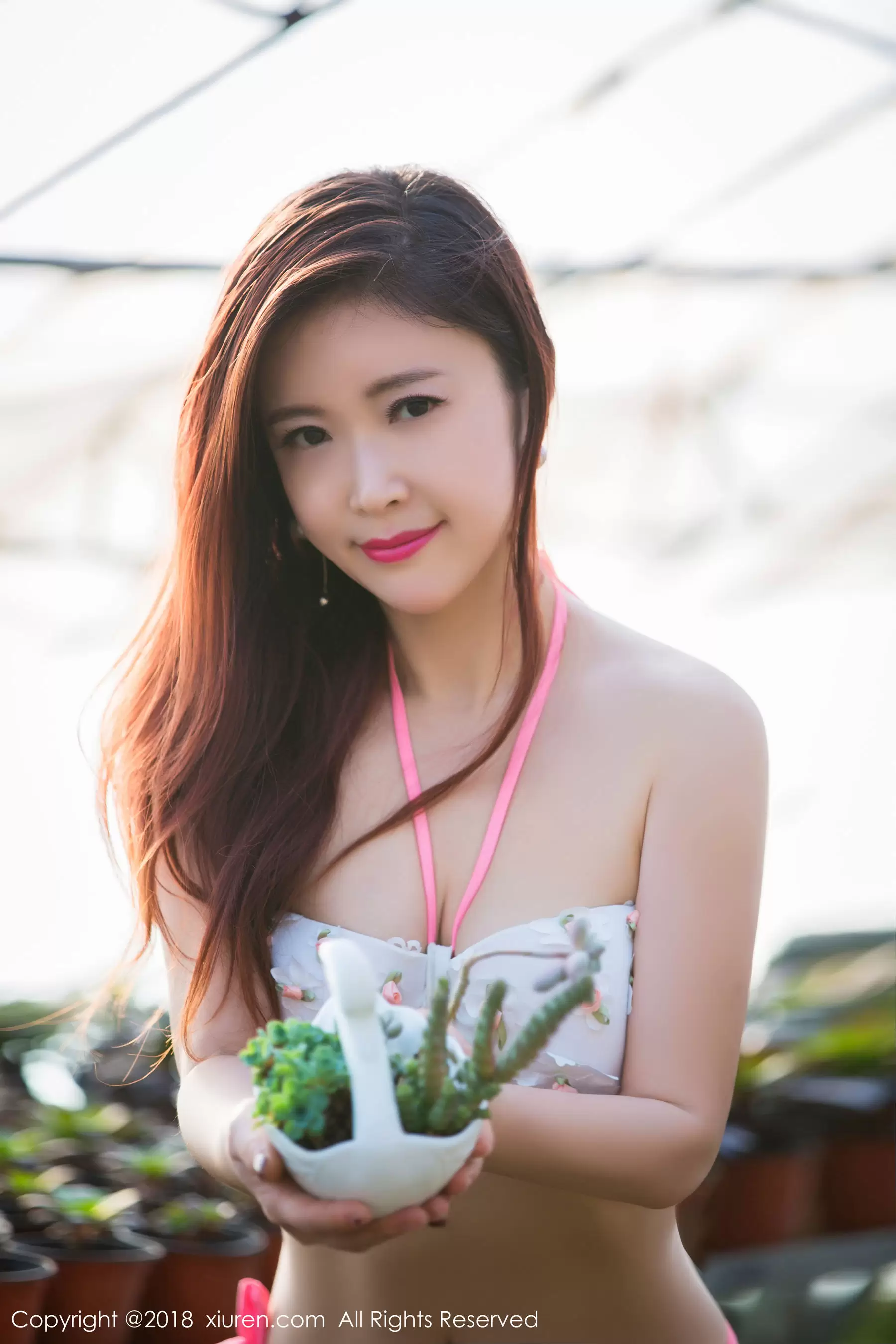 西希白兔《花房》 秀人 No.924 - 秀人网免费无水印在线套图写真