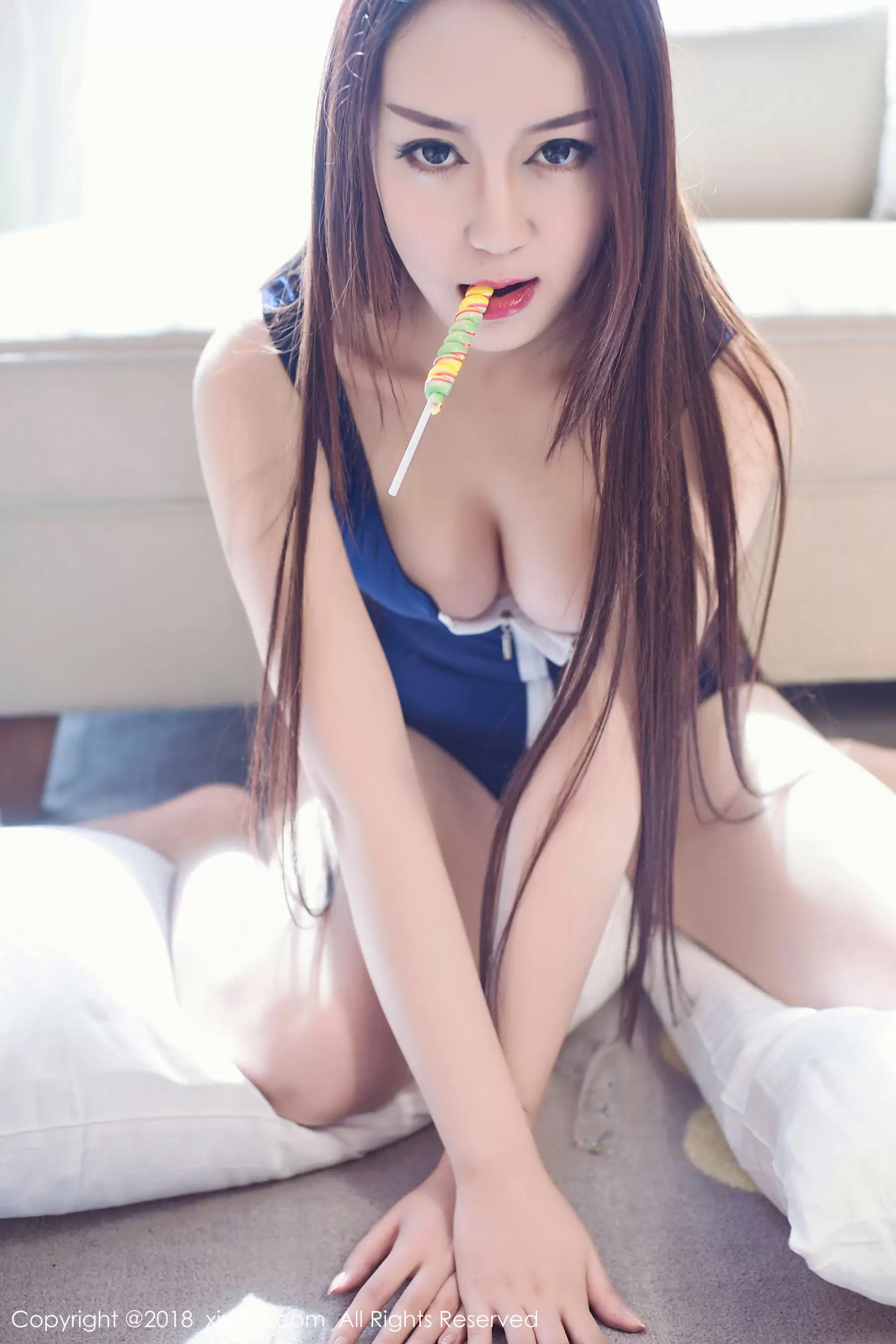 高冷猫步《朝鲜族姑娘 大眼、翘乳、白皙》 秀人 No.904 - 秀人网免费无水印在线套图写真