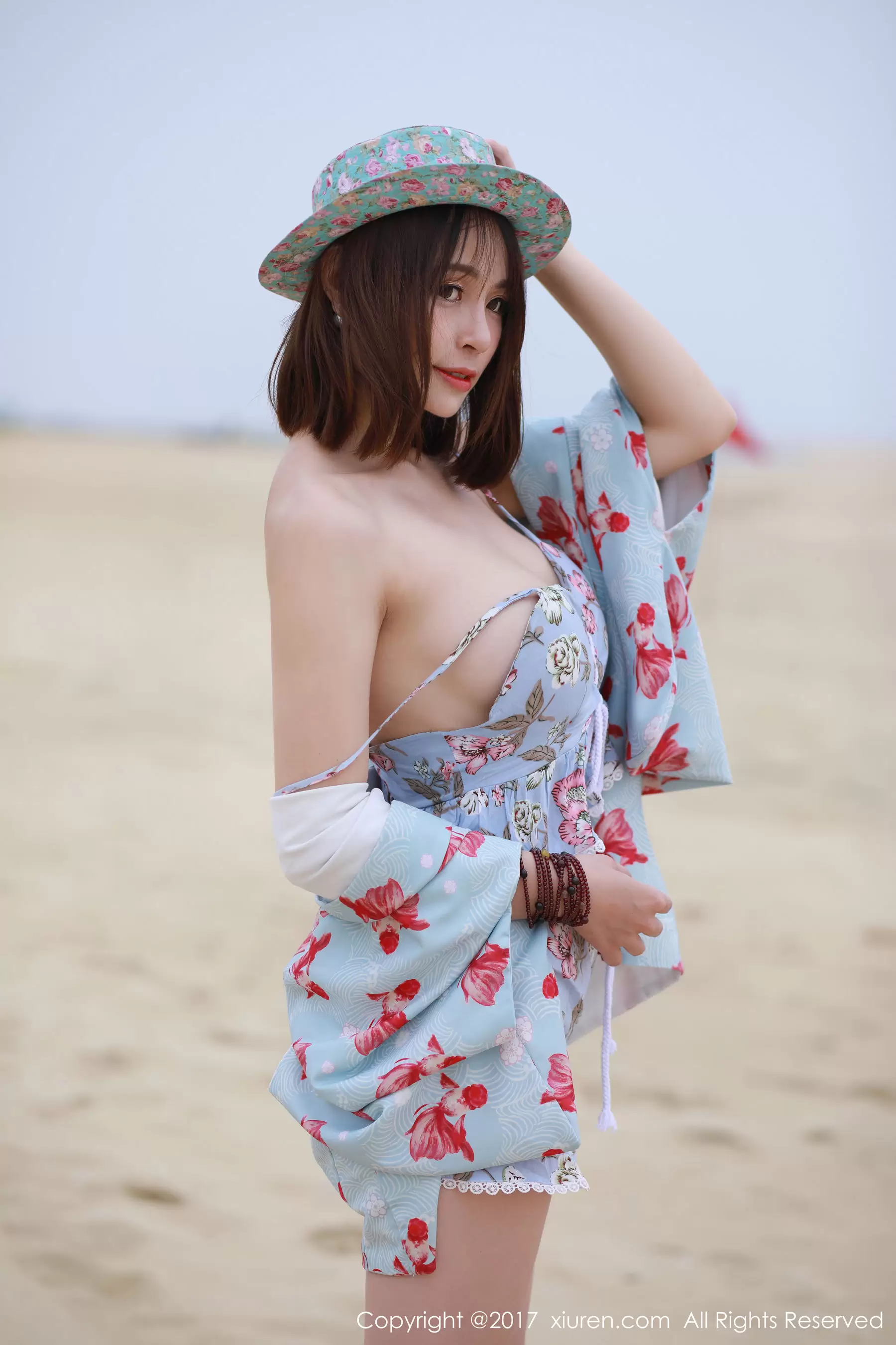 奈奈Fox《海边沙滩系列》 秀人网XIUREN No.766 - 秀人网免费无水印在线套图写真