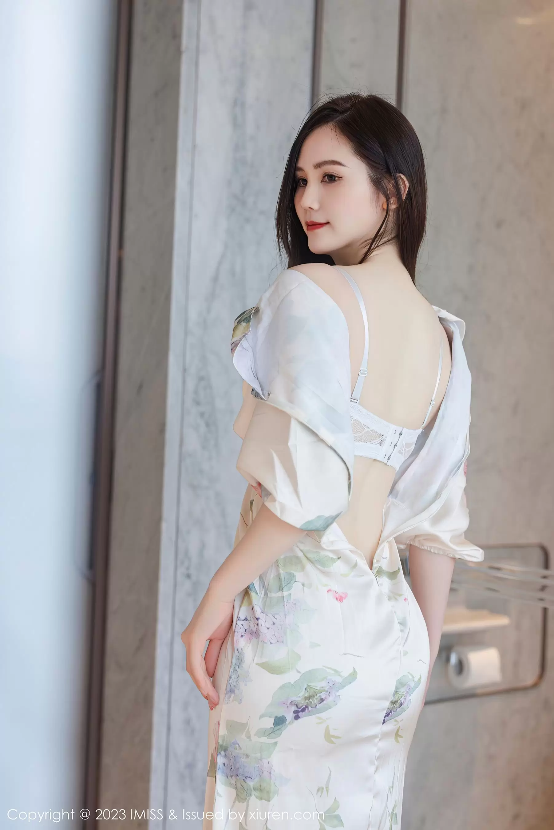 爱蜜社 VOL.745 SISY思 长裙美腿 - 秀人网免费无水印在线套图写真