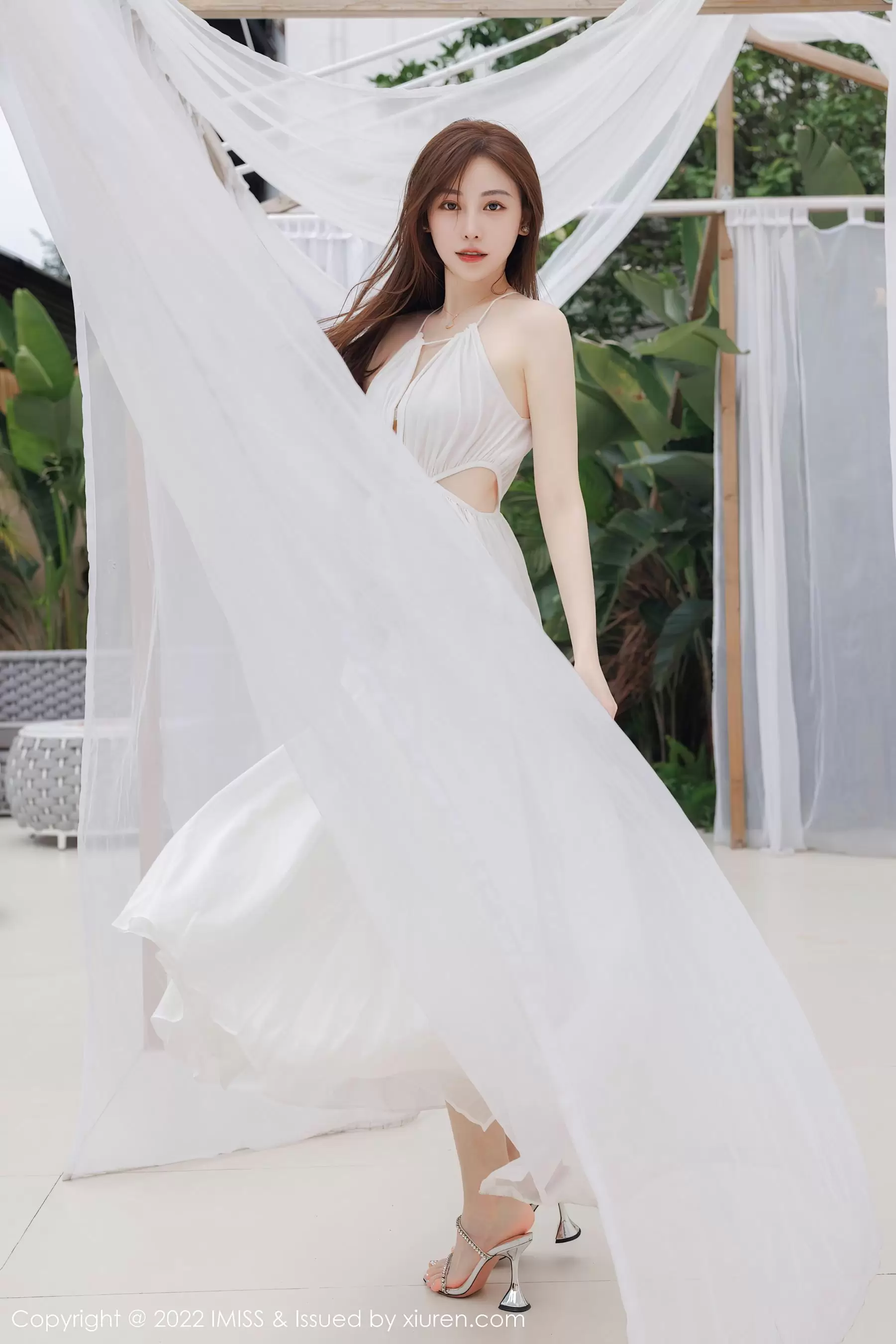 爱蜜社 VOL.706 Lynn刘奕宁 长裙美腿 - 秀人网免费无水印在线套图写真