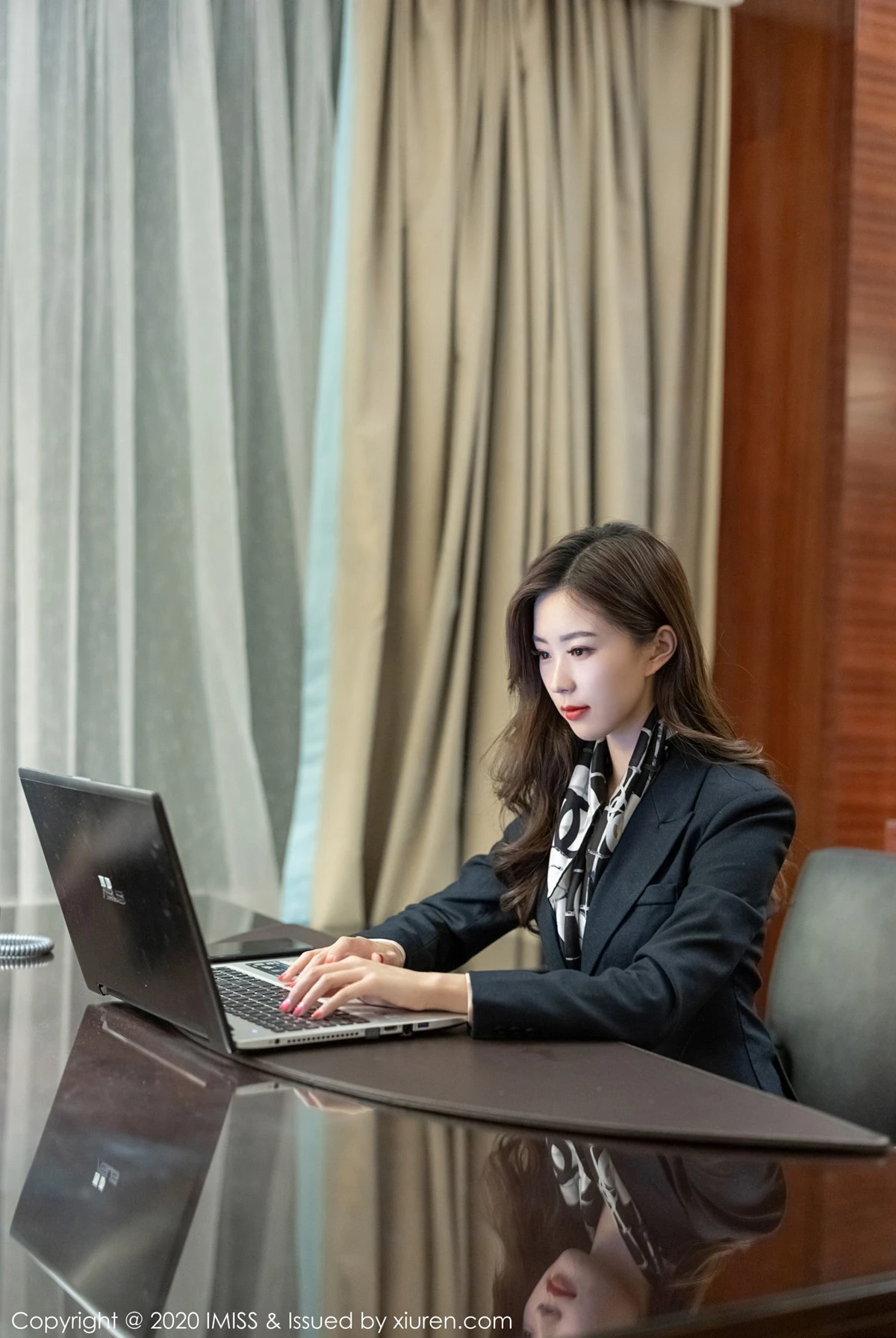 爱蜜社 VOL.444 杨紫嫣Cynthia - 秀人网免费无水印在线套图写真