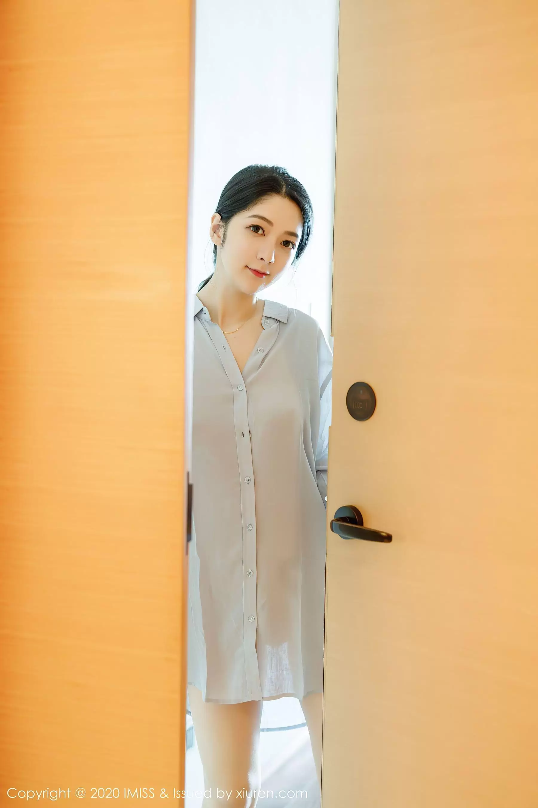 爱蜜社IMiss Vol.499 Angela小热巴 - 秀人网免费无水印在线套图写真