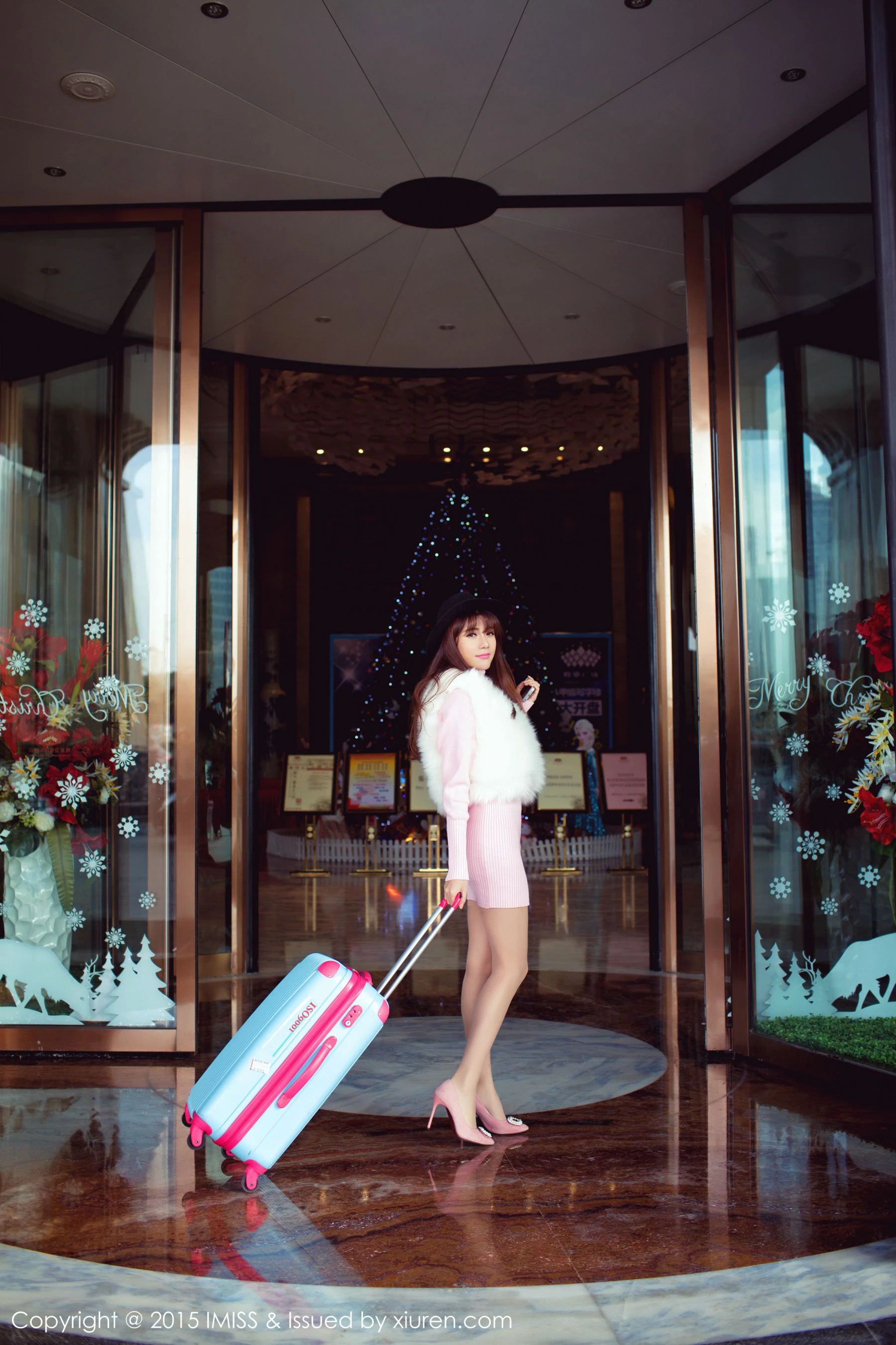 气质美女@Sandy陈天扬 《同程旅拍》 爱蜜社IMiss Vol.011 - 秀人网免费无水印在线套图写真