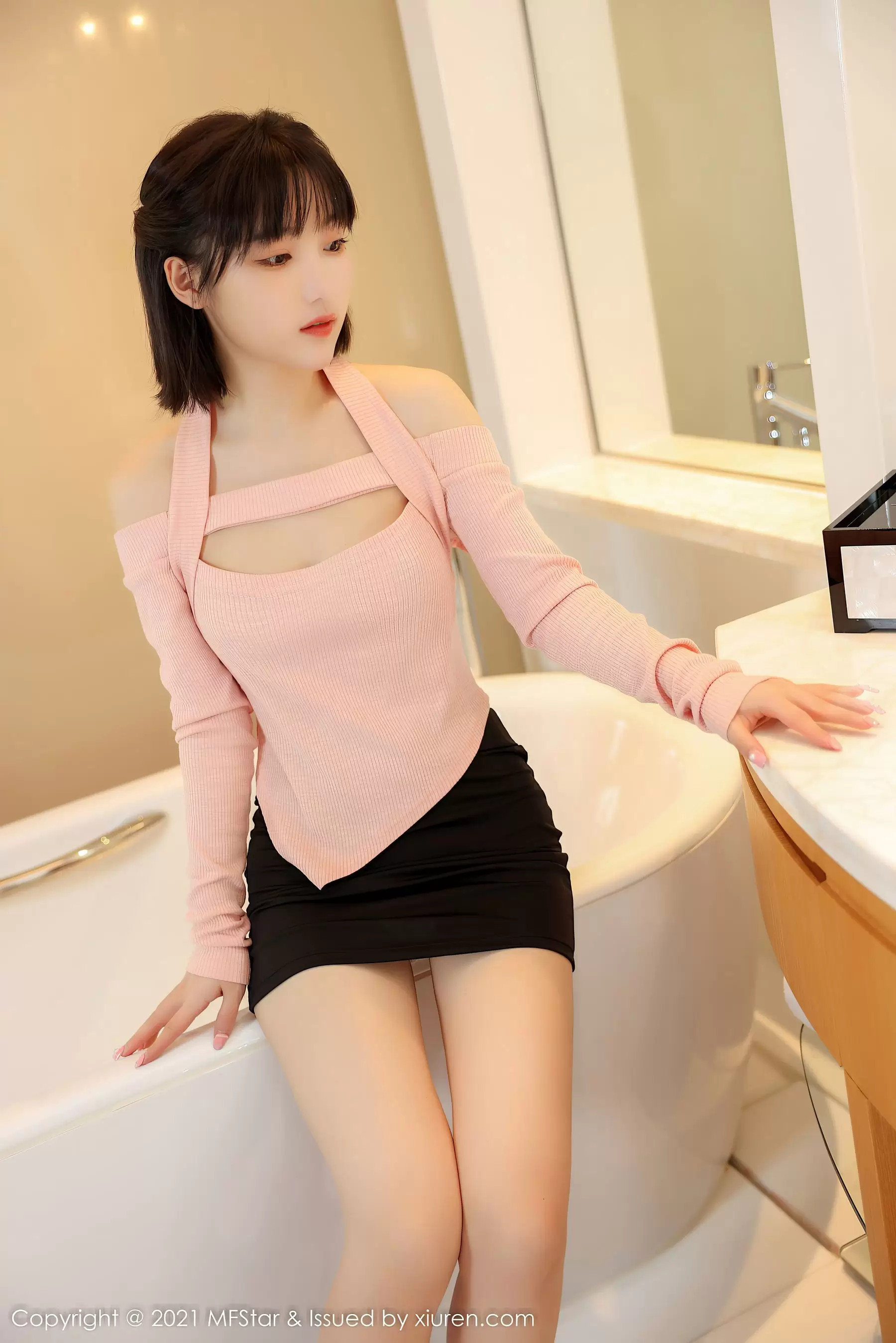 模范学院 Vol.545 甜筒晓彤 - 秀人网免费无水印在线套图写真