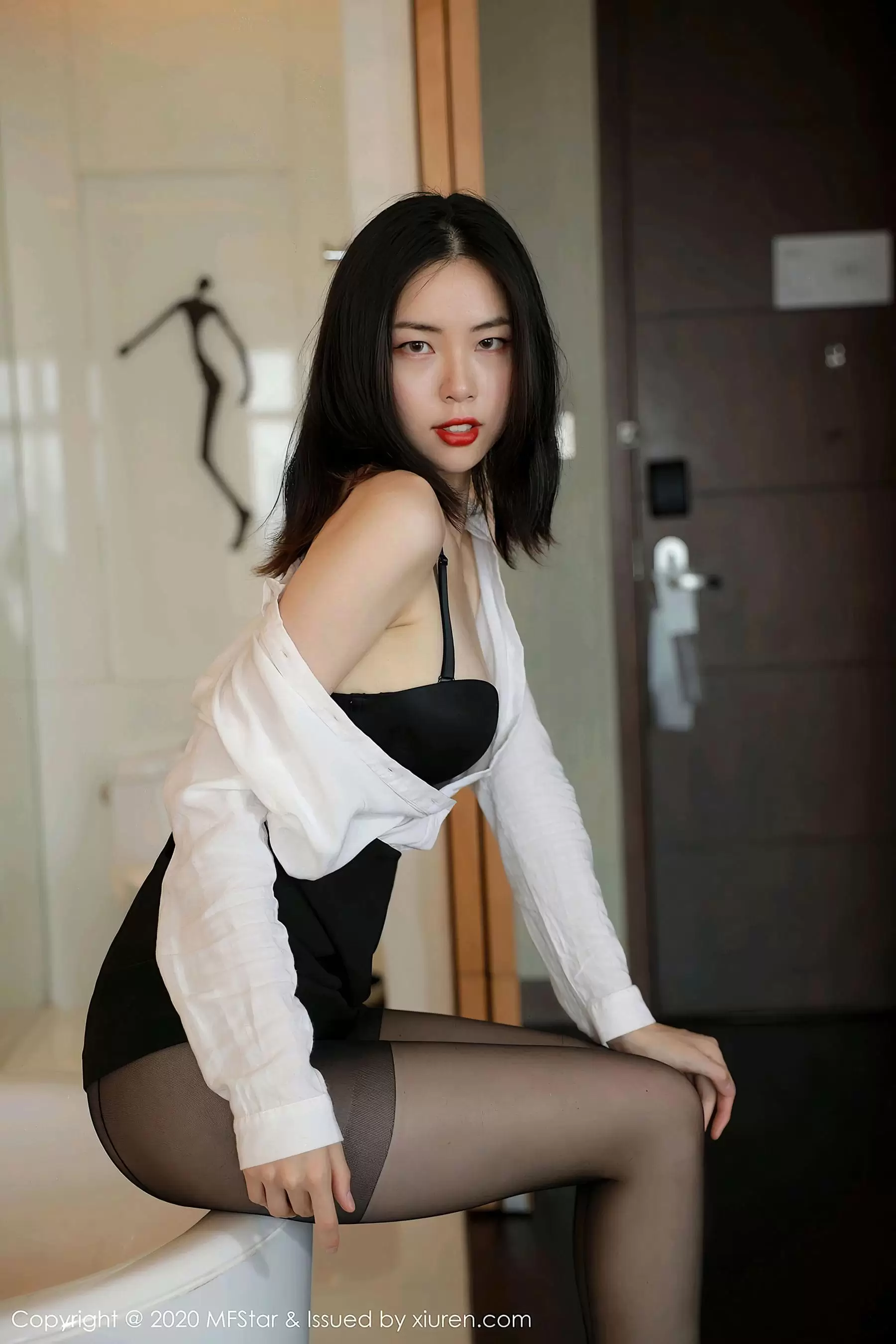 模范学院 Vol.371 噜噜妞儿 - 秀人网免费无水印在线套图写真