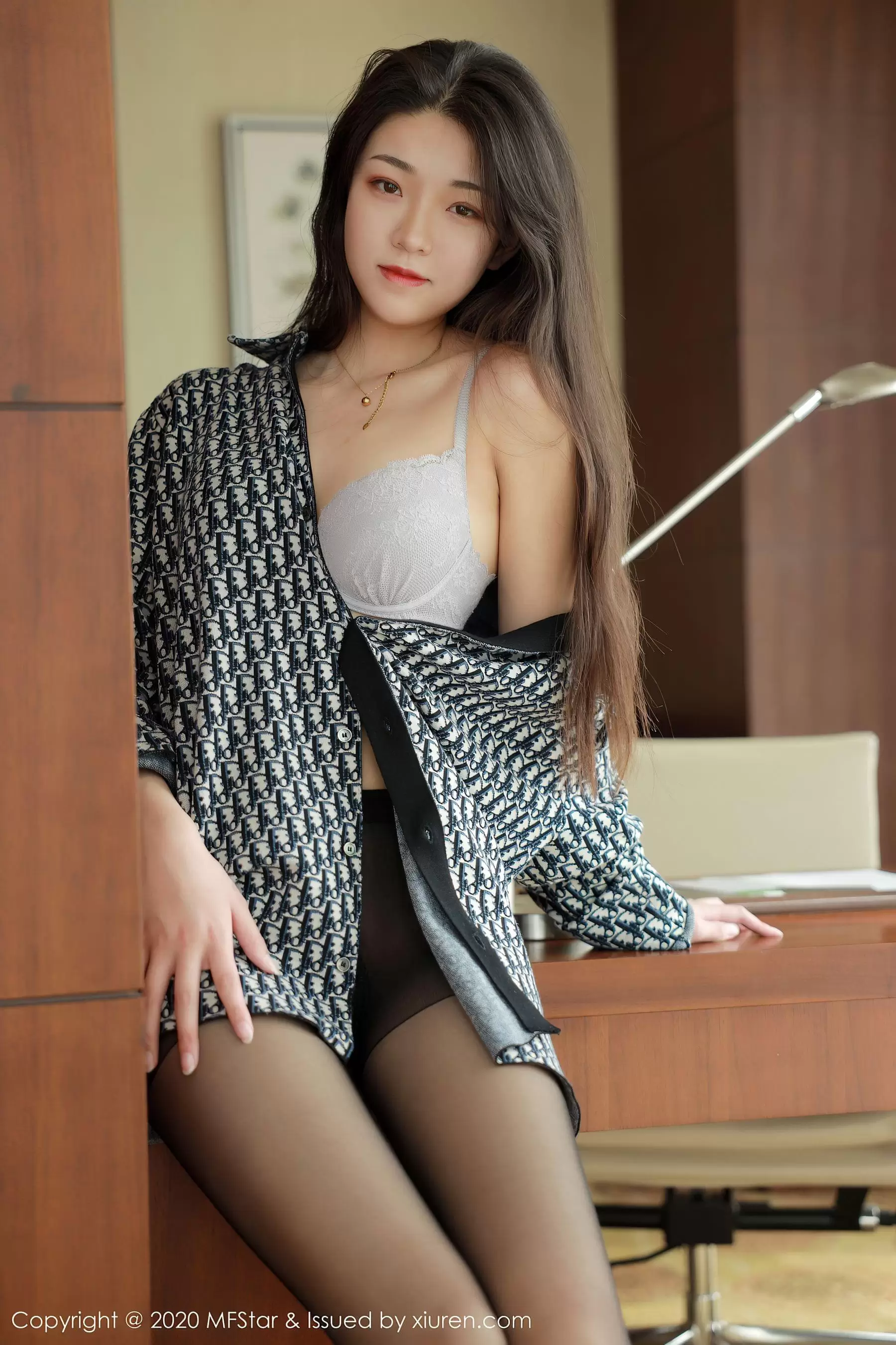 模范学院 Vol.374 Laura苏雨彤 - 秀人网免费无水印在线套图写真