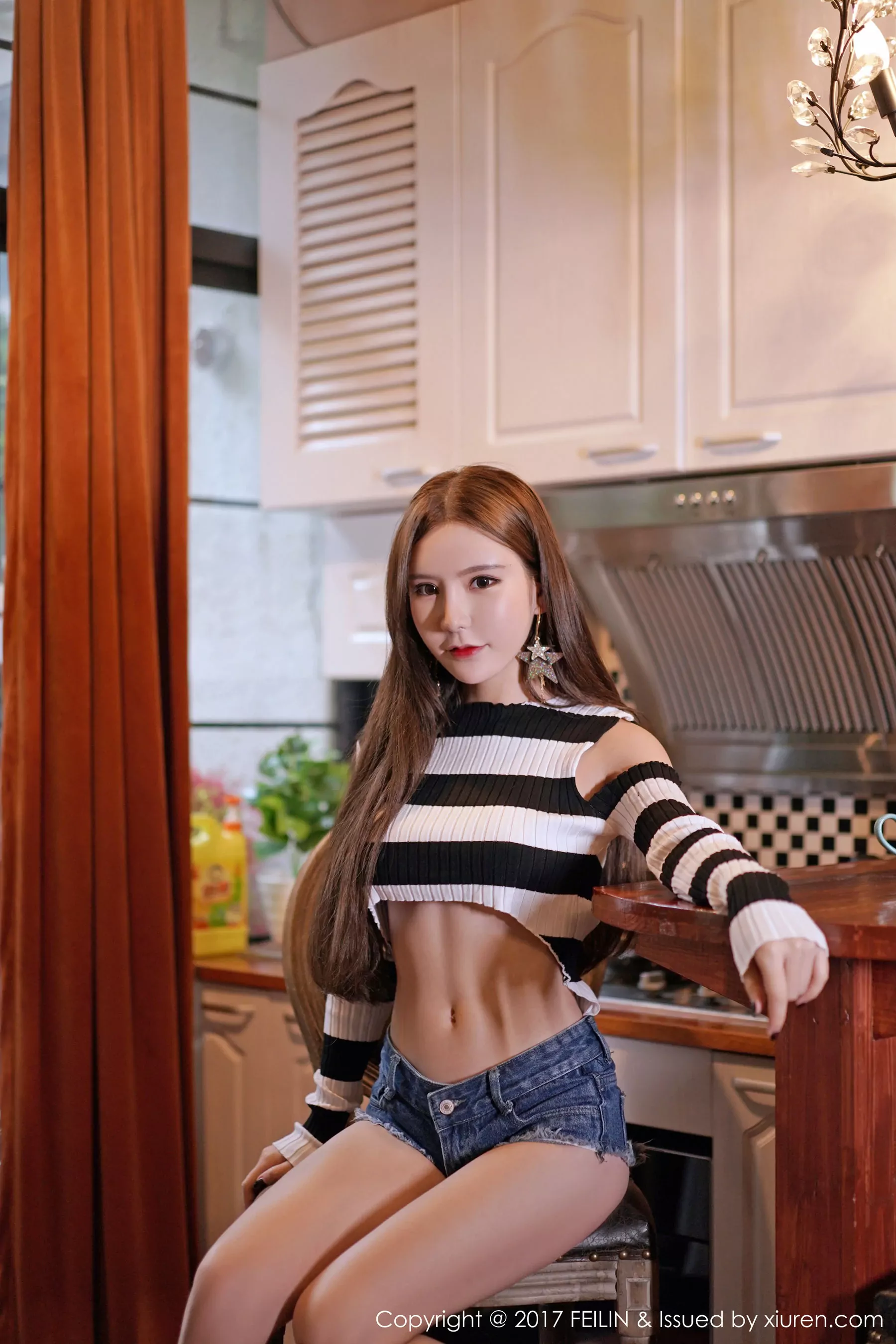 周于希dummy《牛仔短裤情趣毛衣，高跟鞋配银色吊带》 嗲囡囡 Vol.113 - 秀人网免费无水印在线套图写真