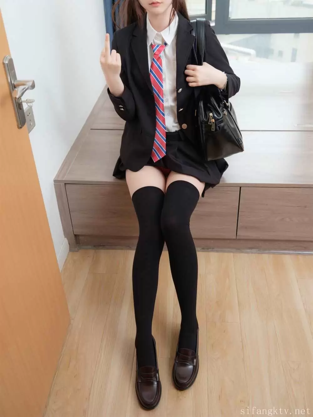 [紧急企划] 小恩 – 【最新写真合集】- 16套