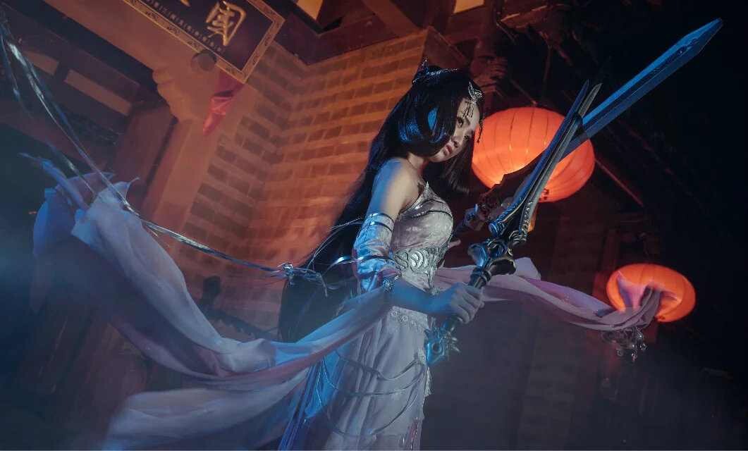 蜀山石兰小姐姐苗族少女很耀眼