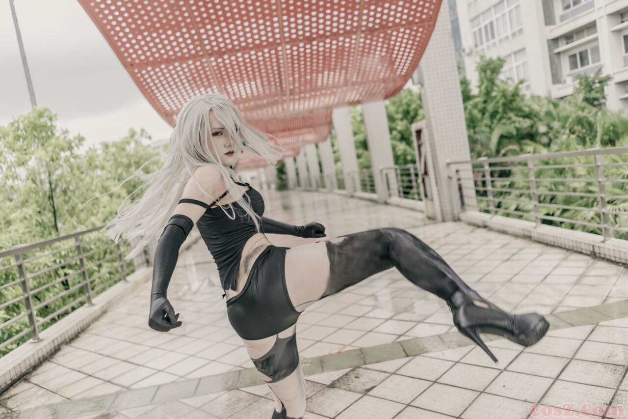 眼神很忧伤的可爱女神虽然我也不知道她的名字叫什么！