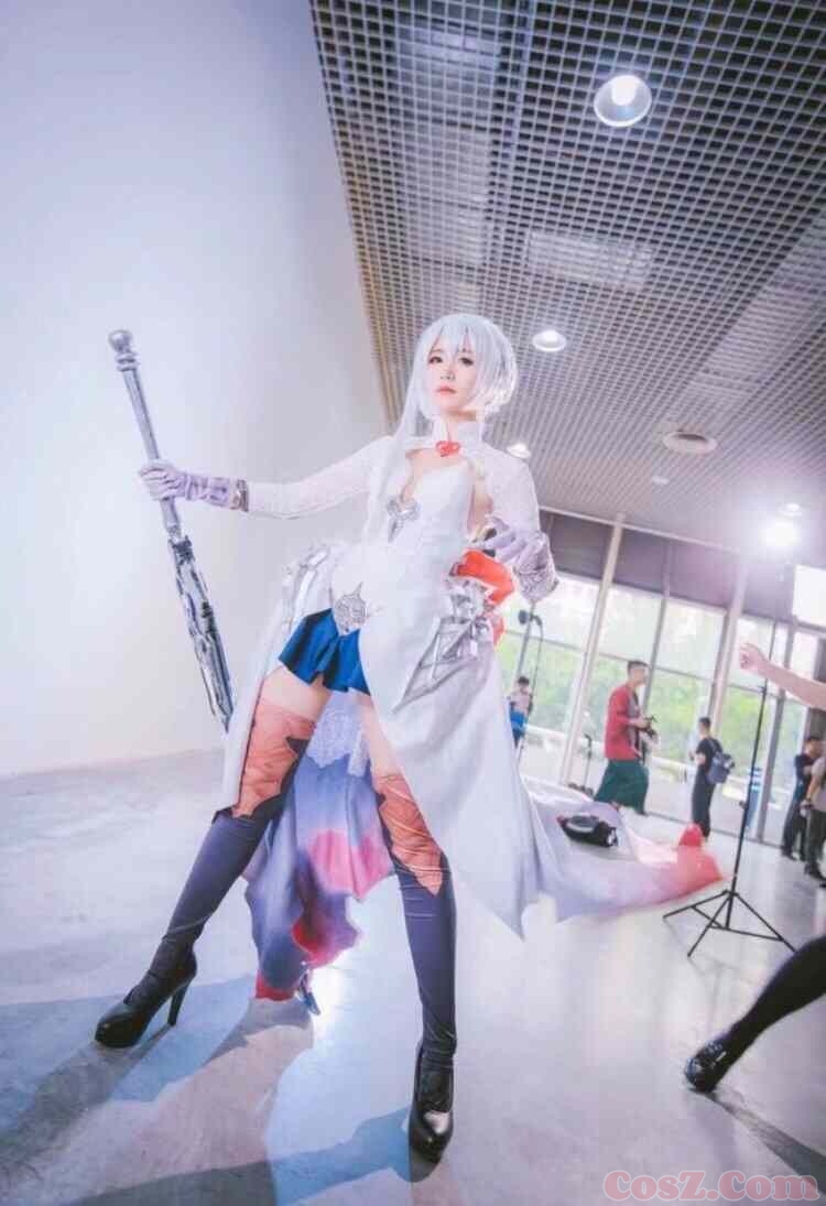 桃花岛岛主黄蓉打狗棒居然是玉的为什么还有一杯泡面！