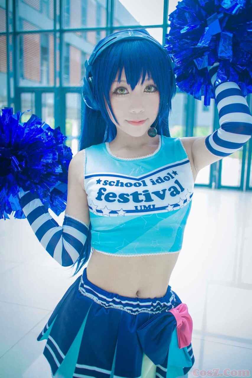 旗袍确实不错但是我怎么感觉这个小哥哥笑的好恐怖！